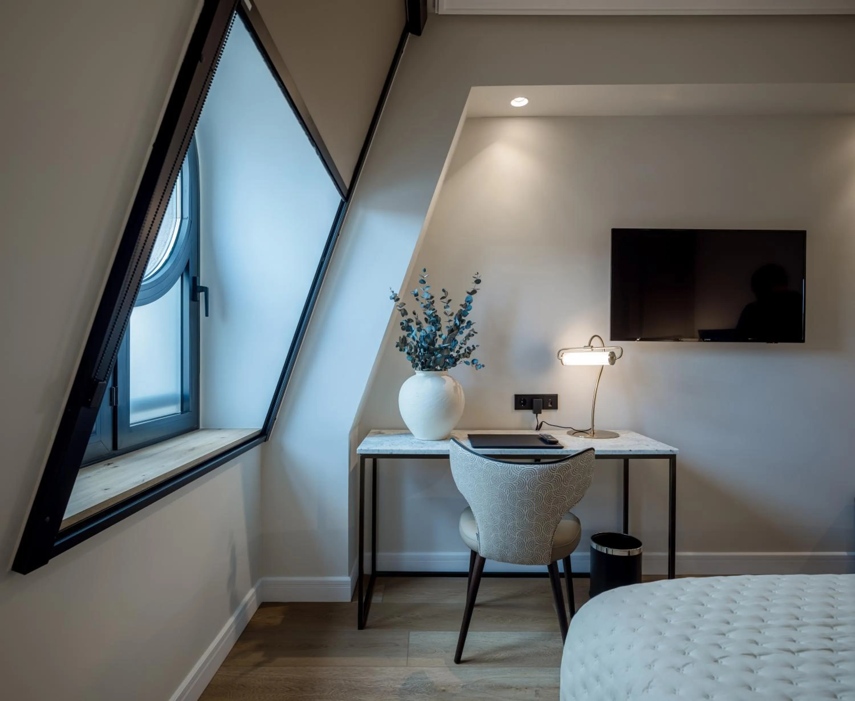 Summer, Bed in Silken Ciudad de Vitoria