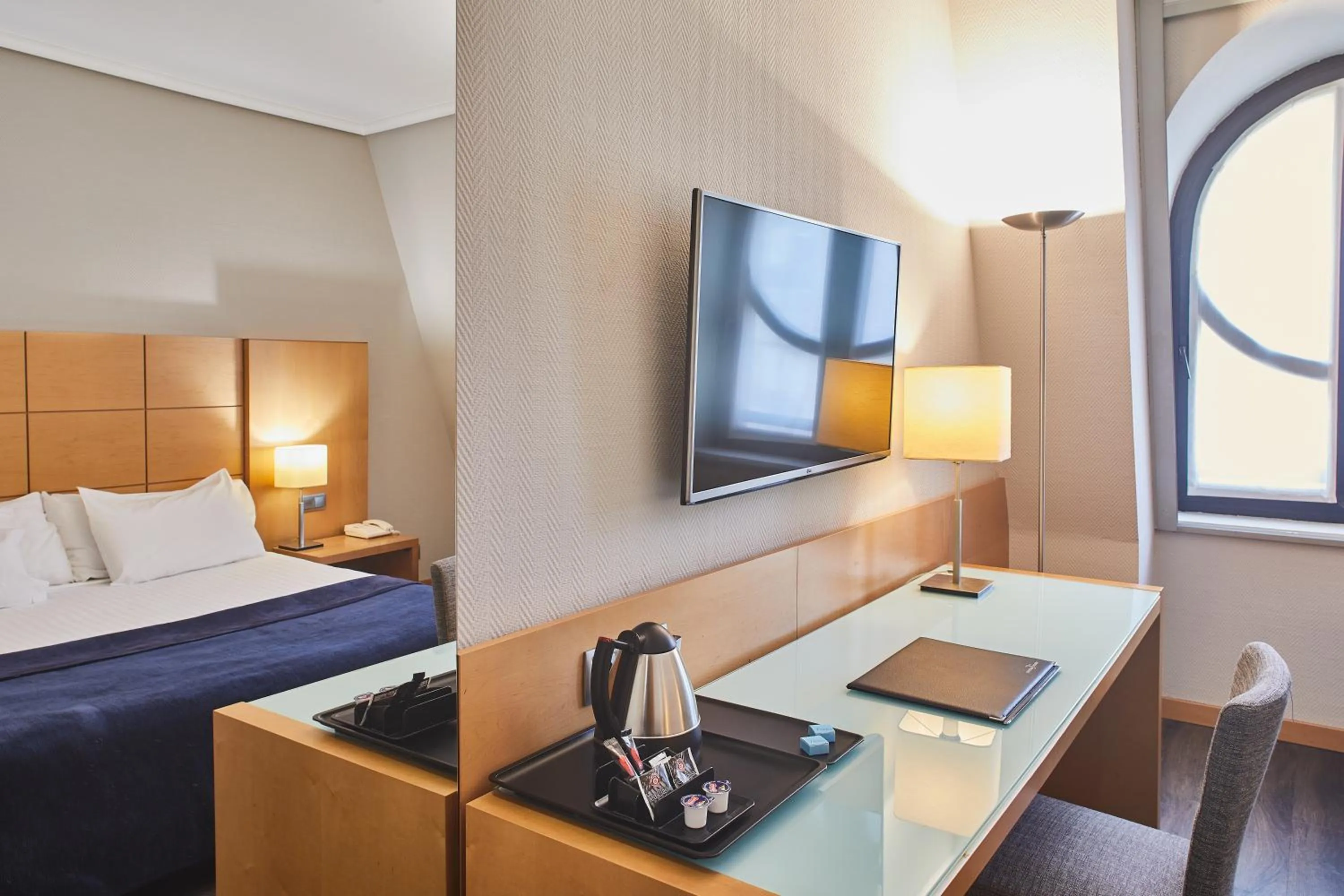 Coffee/tea facilities, Bed in Silken Ciudad de Vitoria