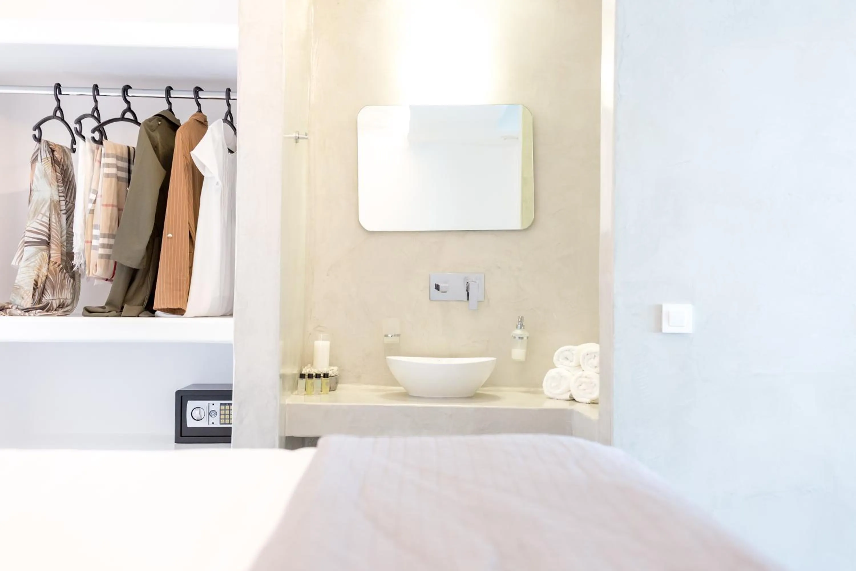 Bathroom, Bed in Dreaming View Suites