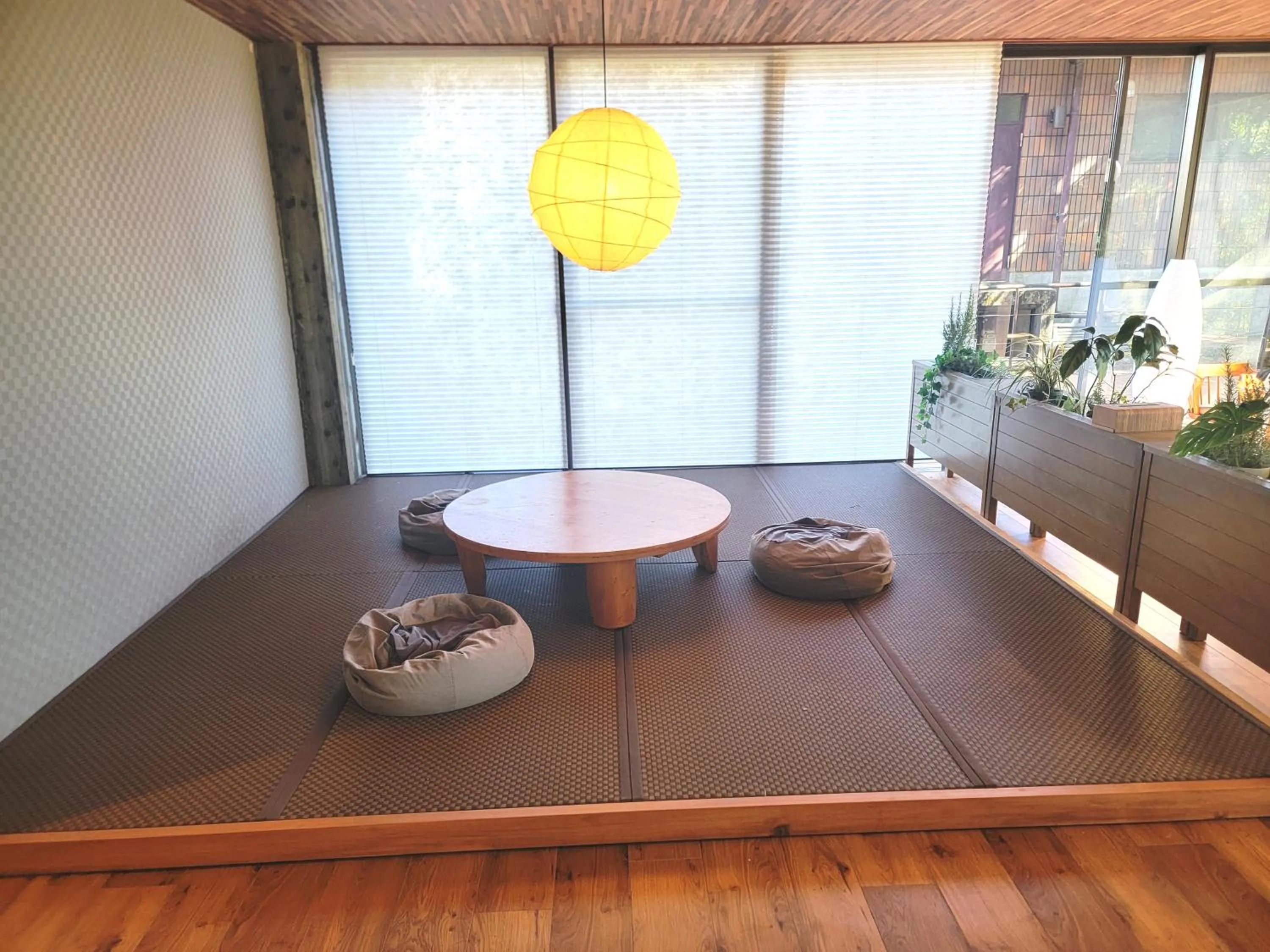 Communal lounge/ TV room in K's House Nikko - Kinugawa Onsen Hostel