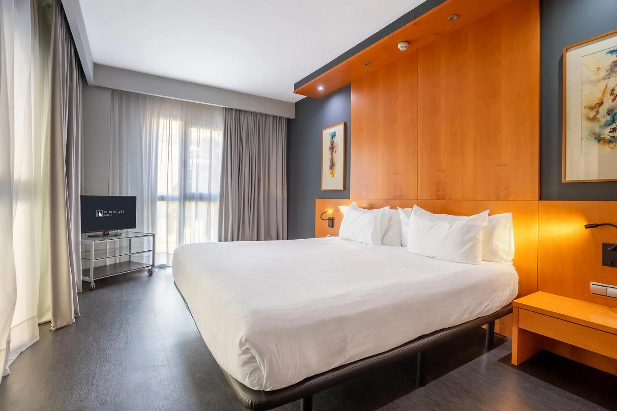 Photo of the whole room, Bed in Eurostars Atlántida