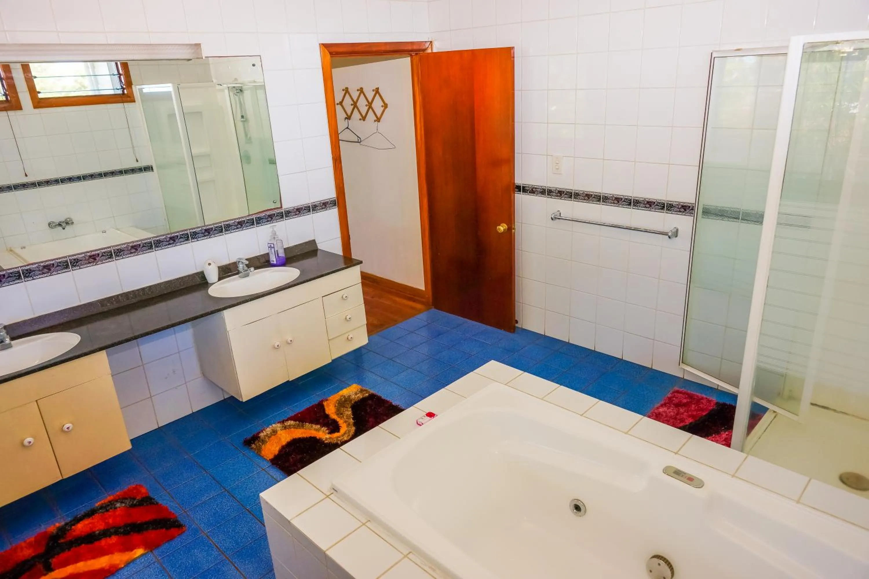 Bathroom in Lynn's Getaway Hotel