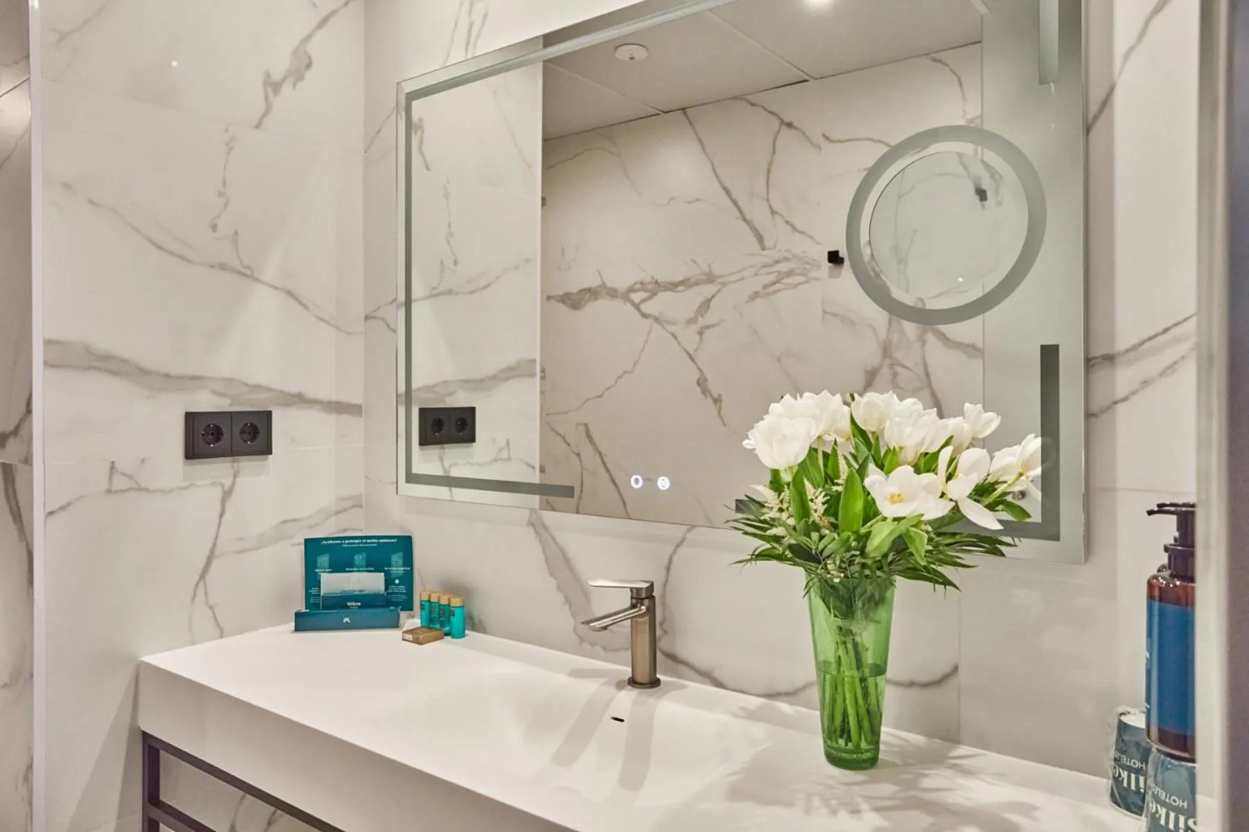 Bathroom in Silken Puerta Valencia