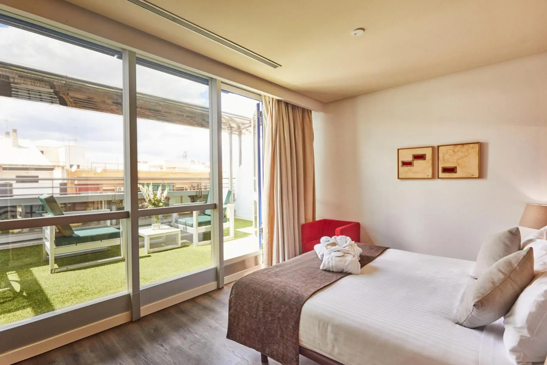 View (from property/room), Bed in Silken Puerta Valencia