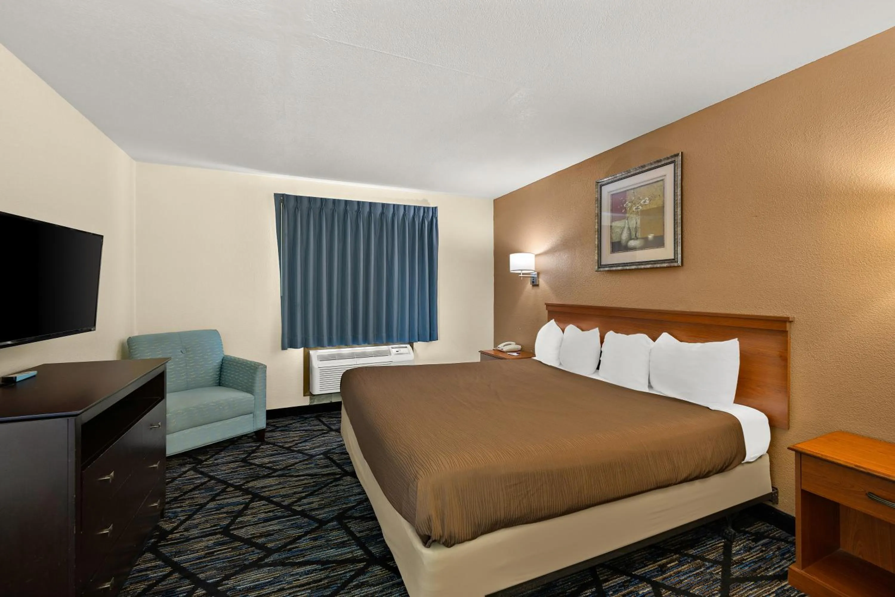 Bed in Americas Best Value Inn-Celina