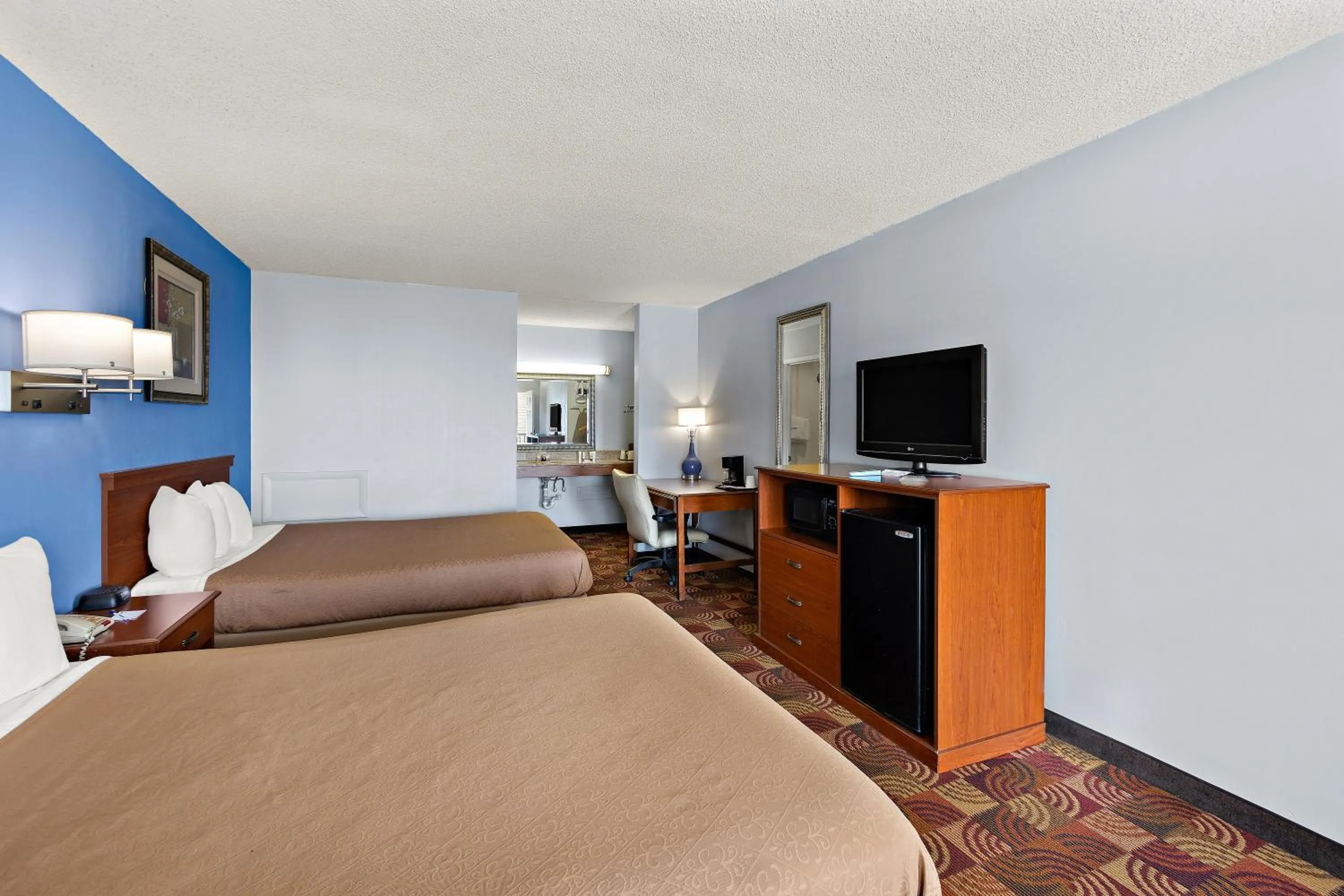 Bed in Americas Best Value Inn-Celina