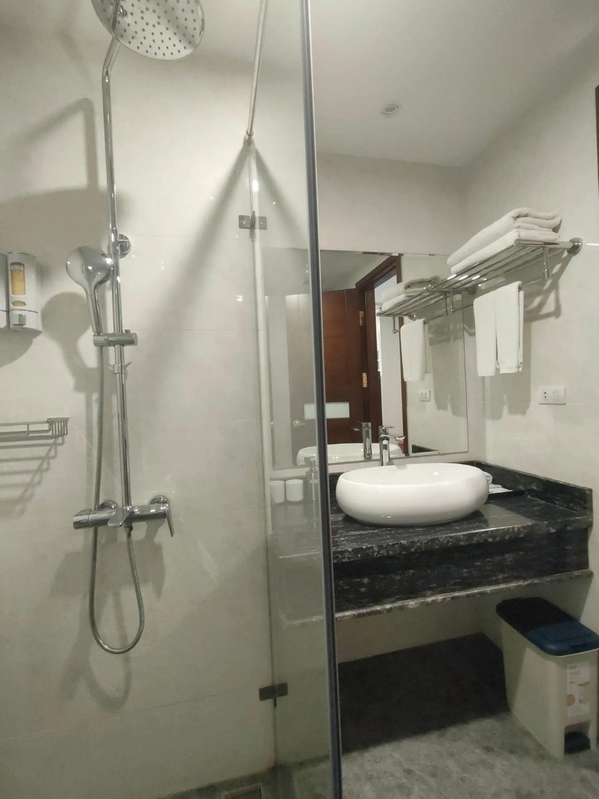 Shower in Branda Apartment & Hotel