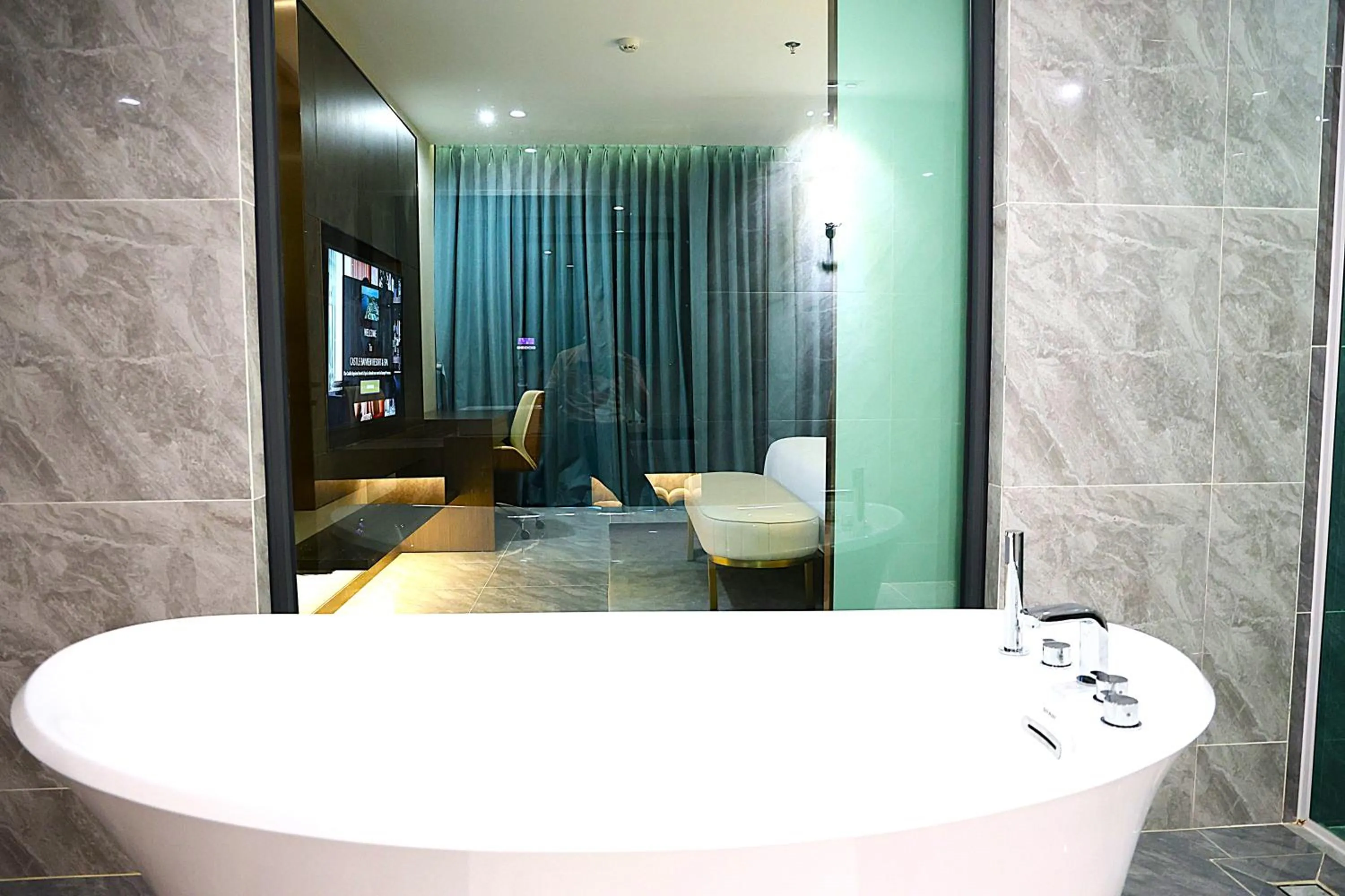 Bath in Castle Bayview Resort & Spa