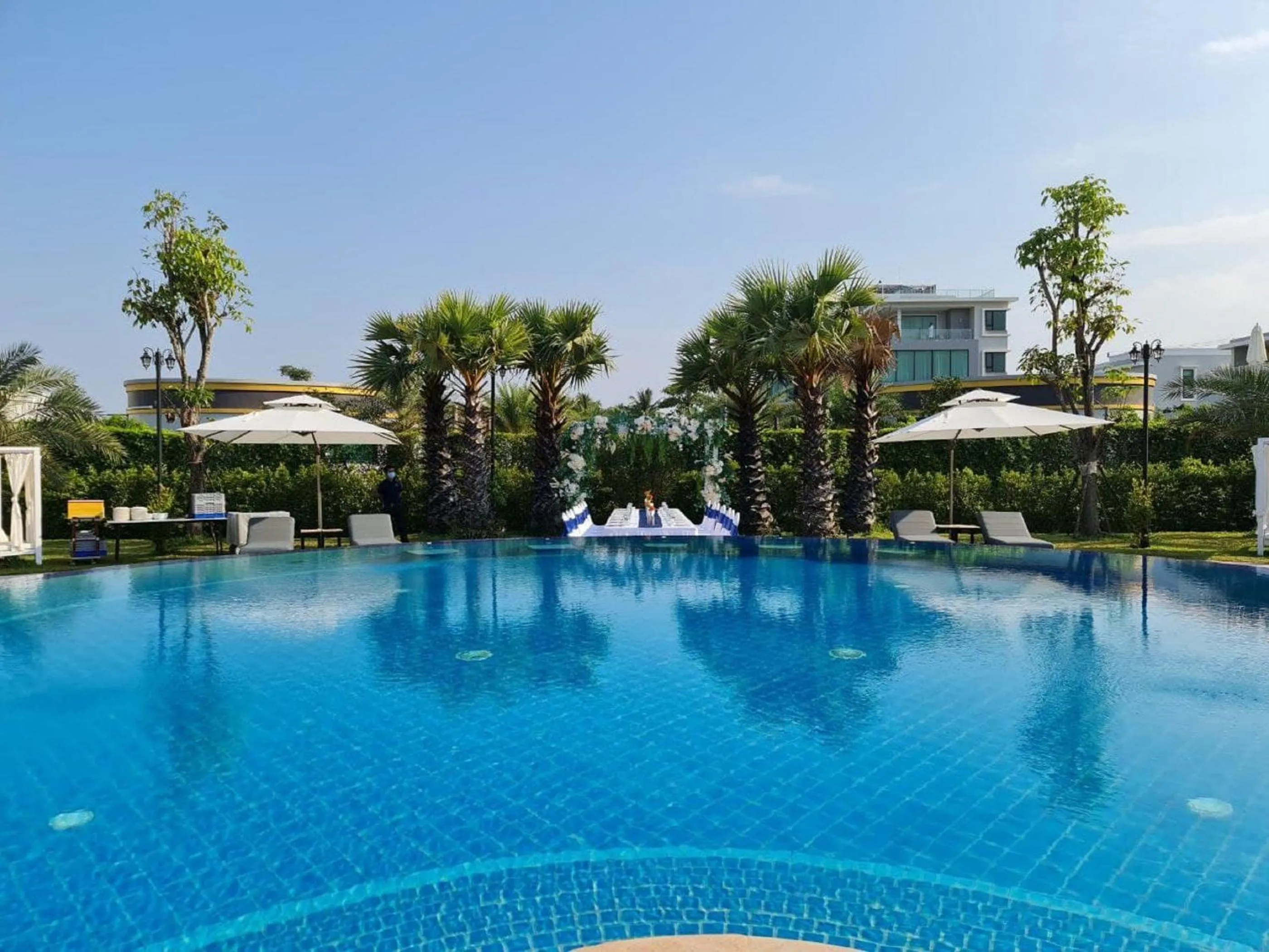 Pool view in Castle Bayview Resort & Spa