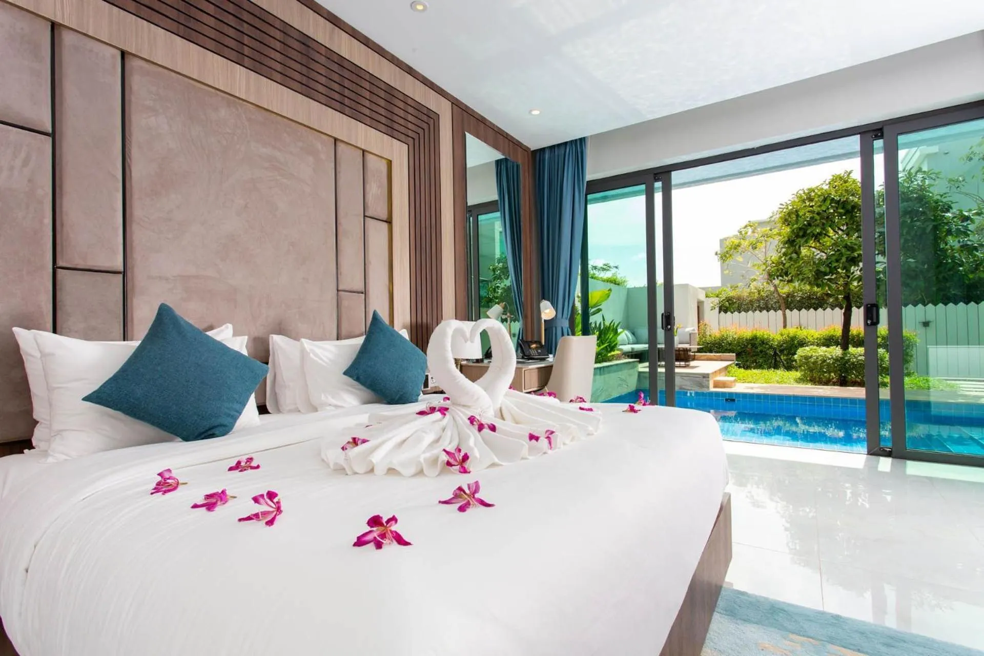 Photo of the whole room, Bed in Castle Bayview Resort & Spa