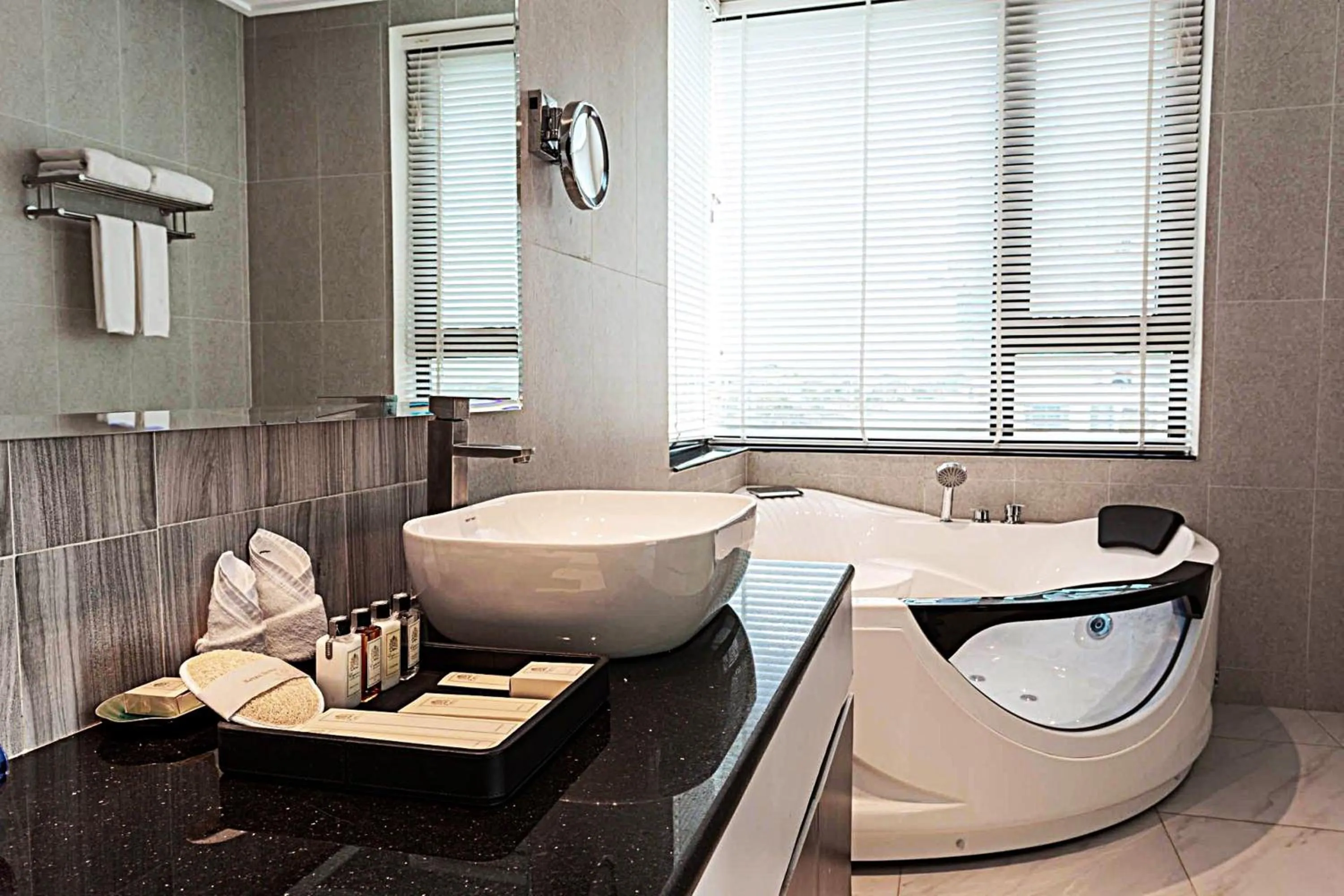 Bath in Castle Bayview Resort & Spa