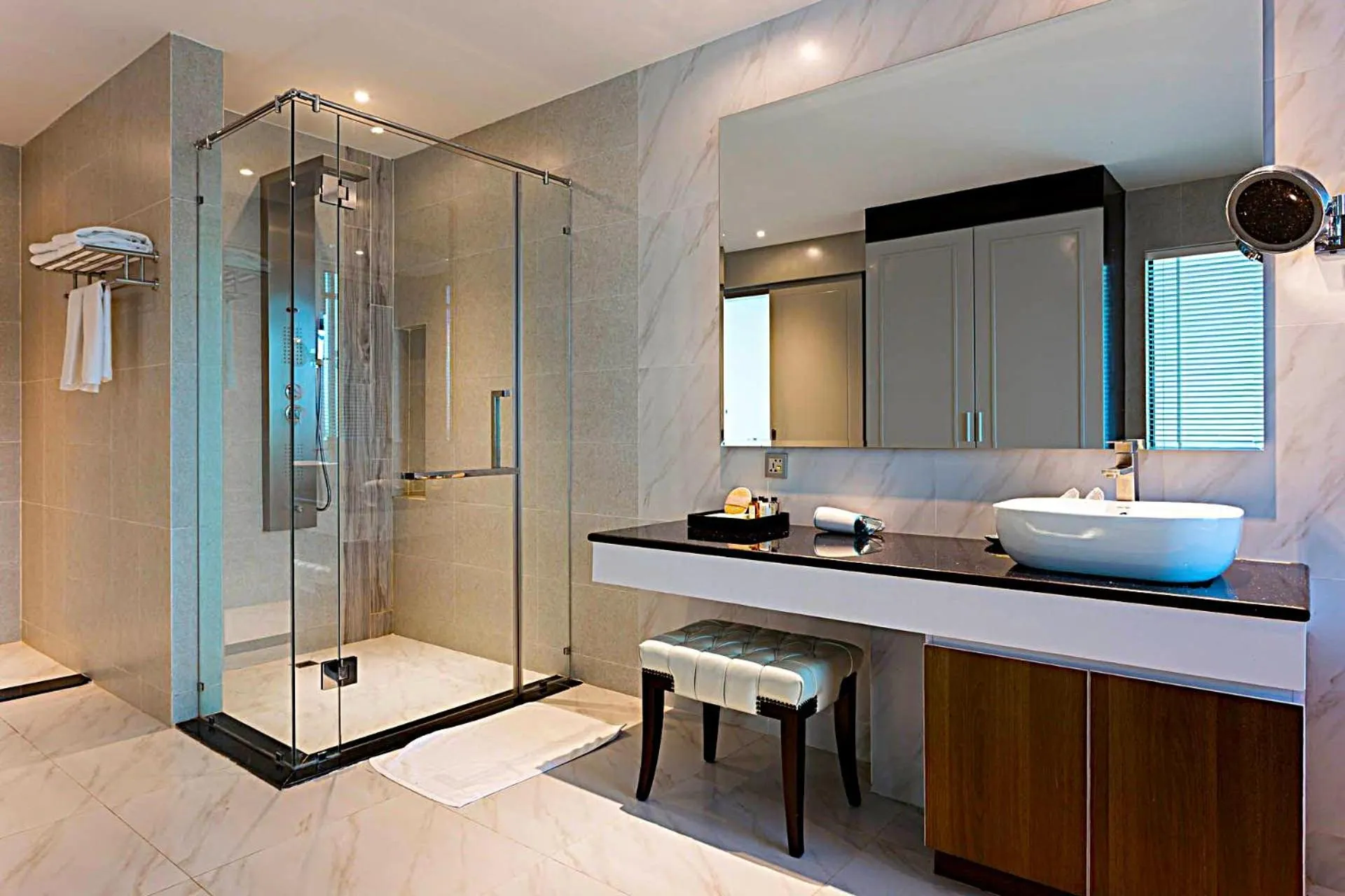 Shower in Castle Bayview Resort & Spa