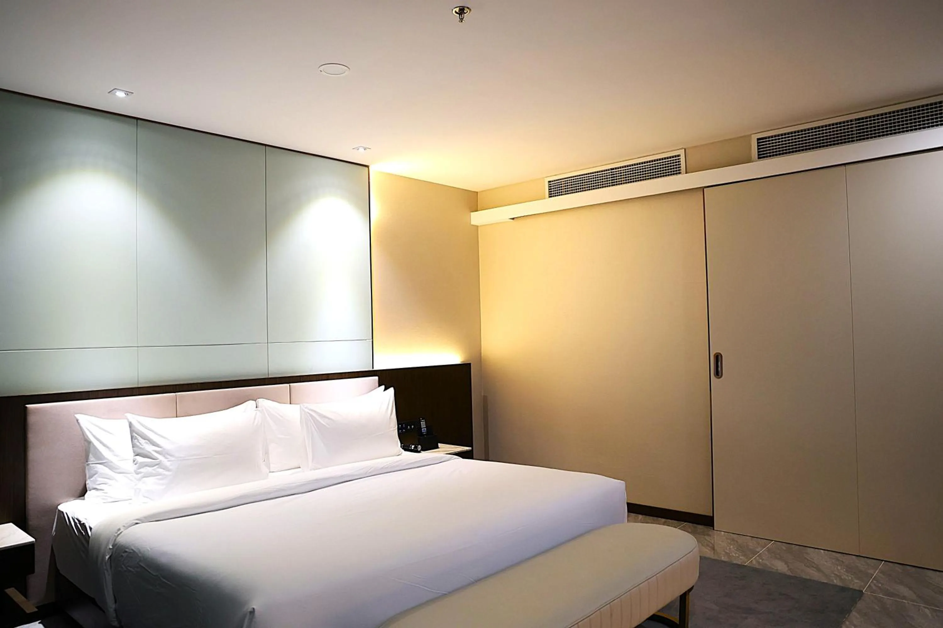 Bedroom, Bed in Castle Bayview Resort & Spa