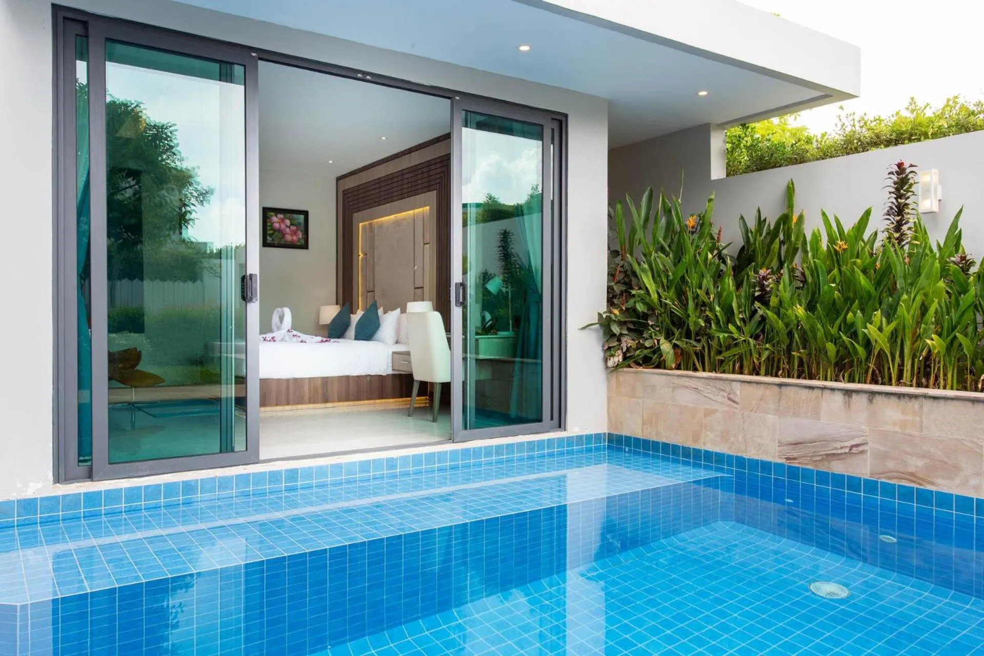 Pool view in Castle Bayview Resort & Spa