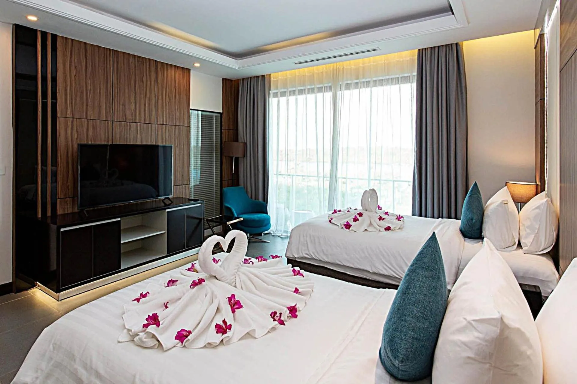 Bed in Castle Bayview Resort & Spa