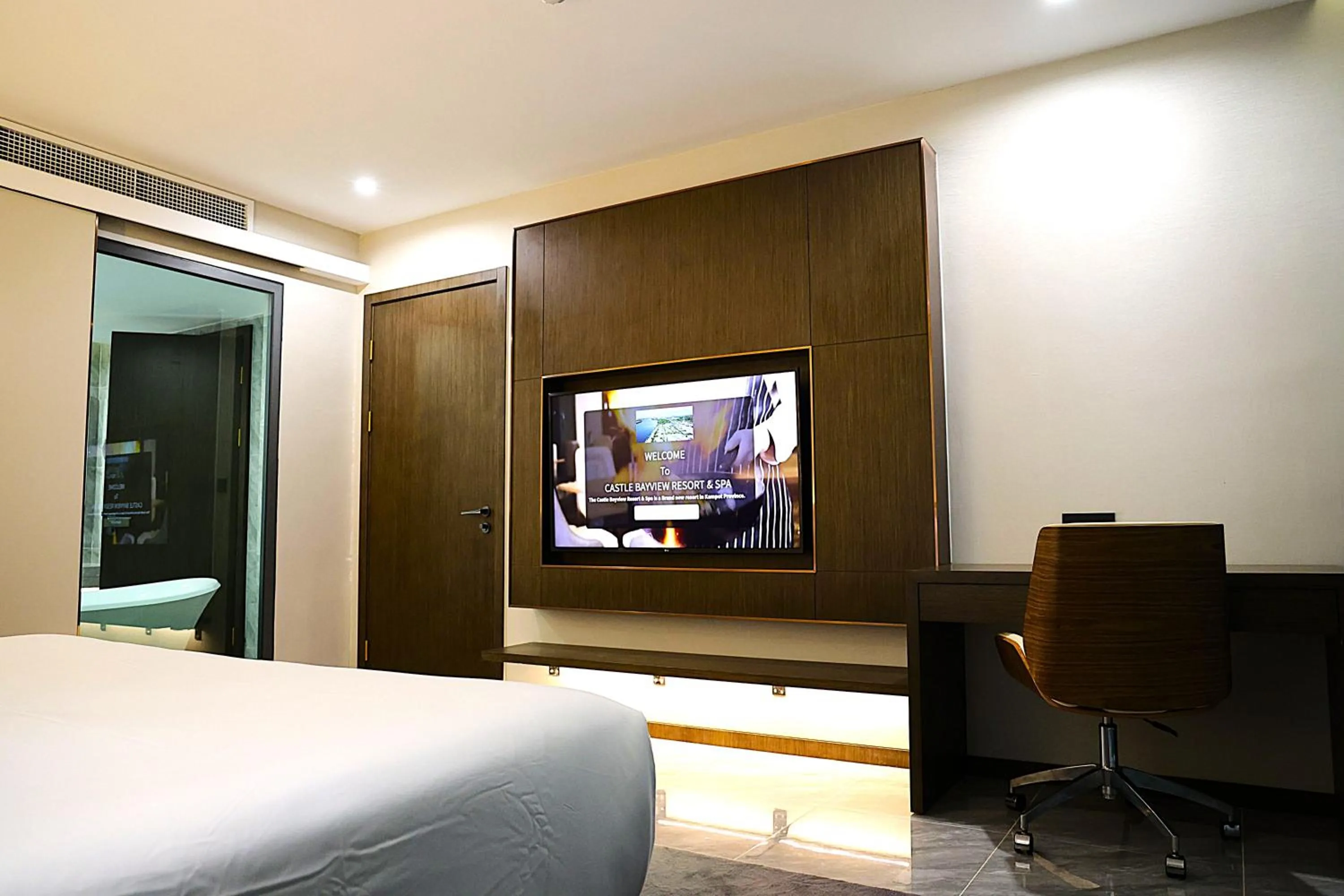 VIP, Bed in Castle Bayview Resort & Spa