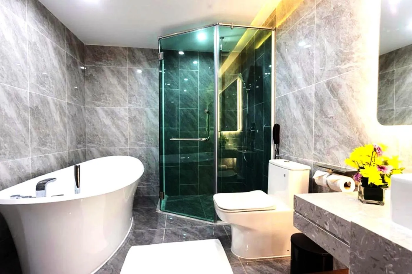 Shower in Castle Bayview Resort & Spa