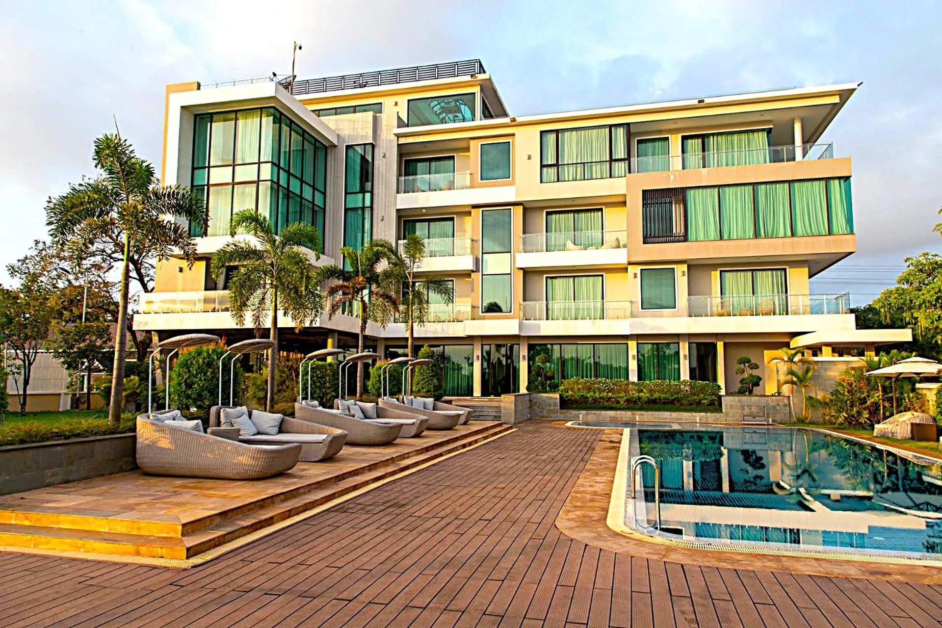 Inner courtyard view in Castle Bayview Resort & Spa