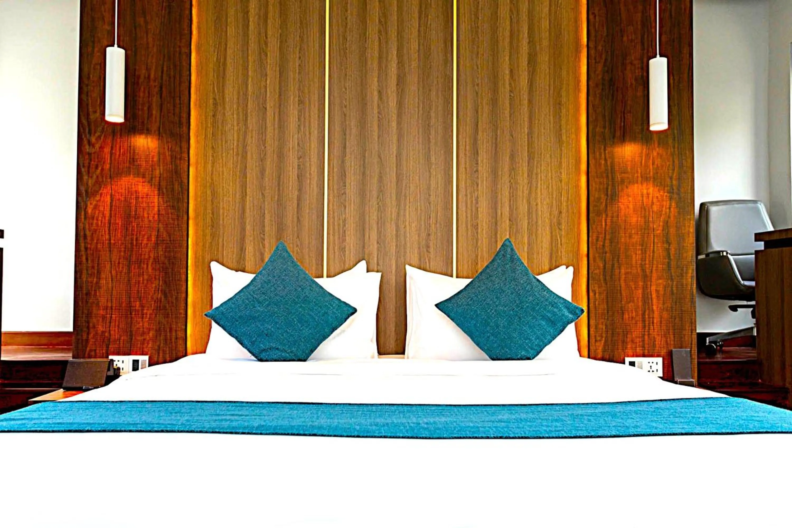 Bedroom, Bed in Castle Bayview Resort & Spa