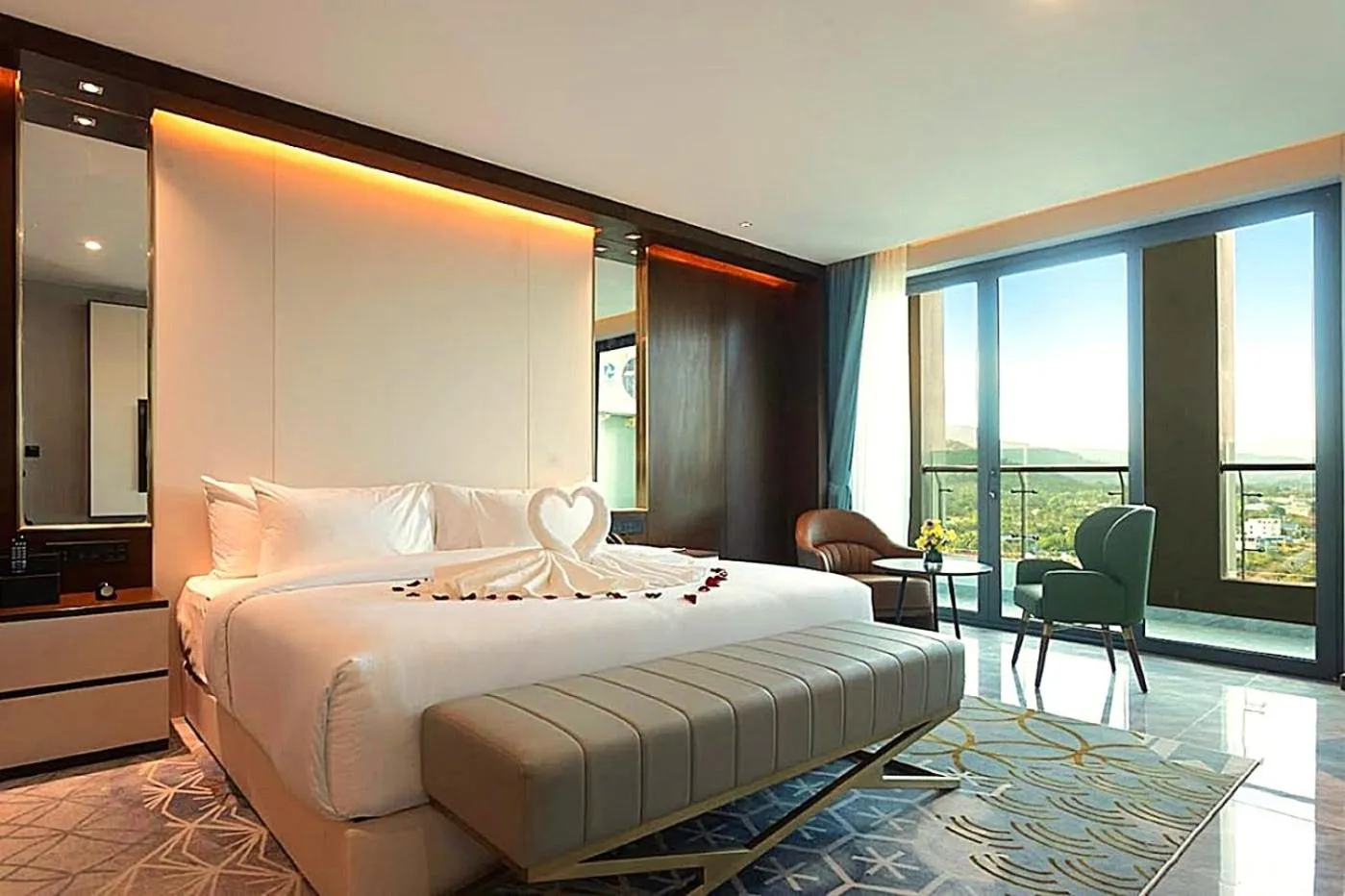 Bedroom, Bed in Castle Bayview Resort & Spa