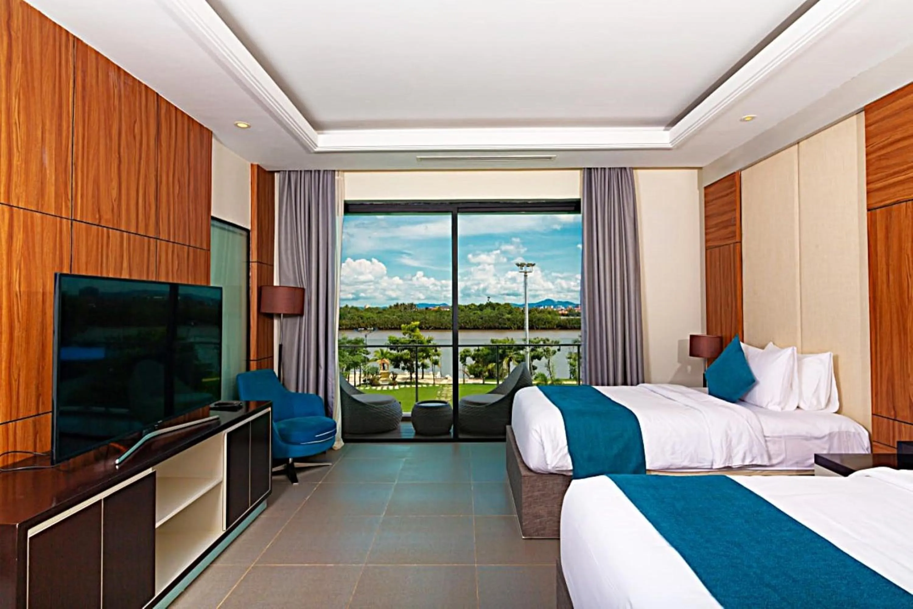 Bedroom, Bed in Castle Bayview Resort & Spa