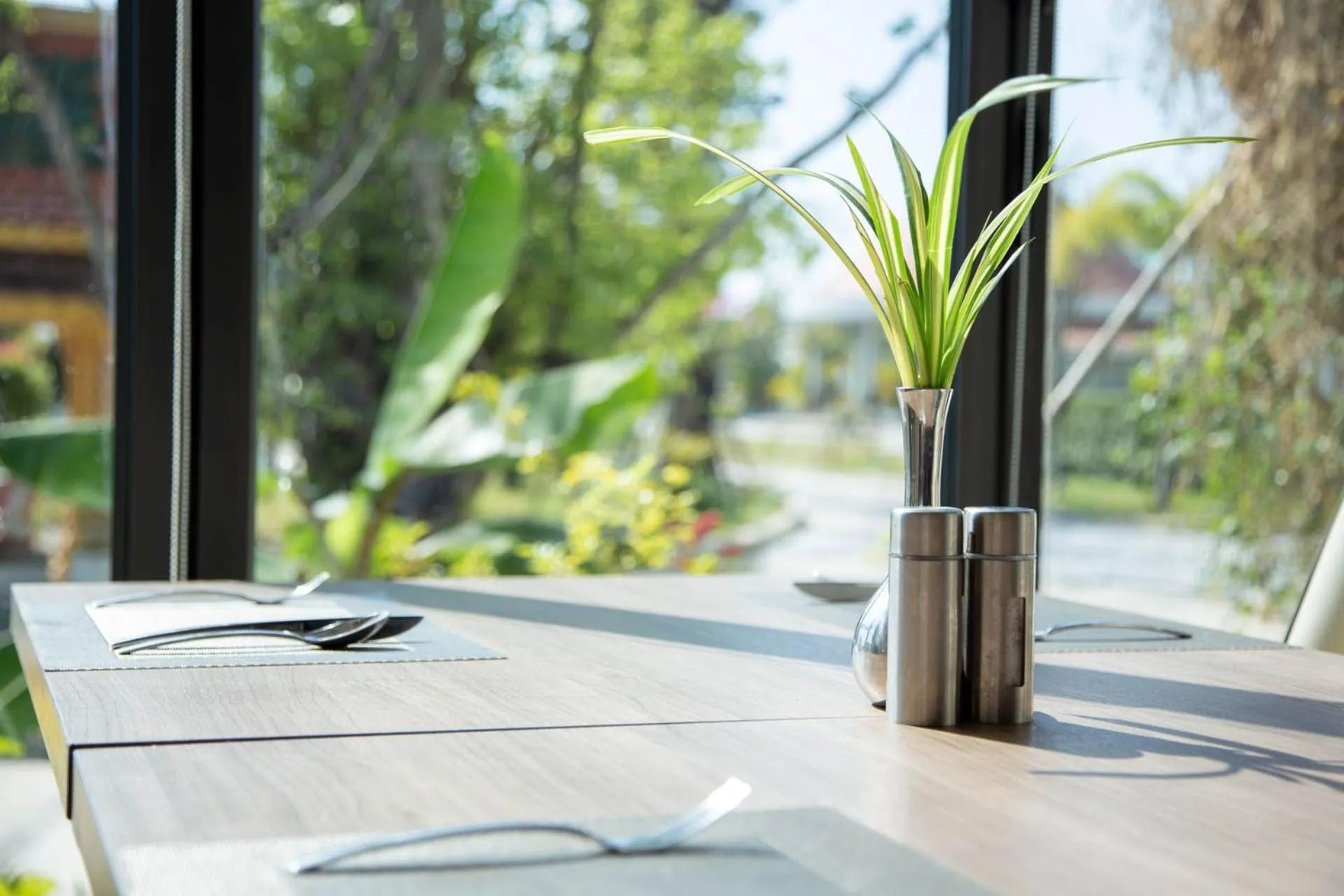 Restaurant/places to eat in Castle Bayview Resort & Spa