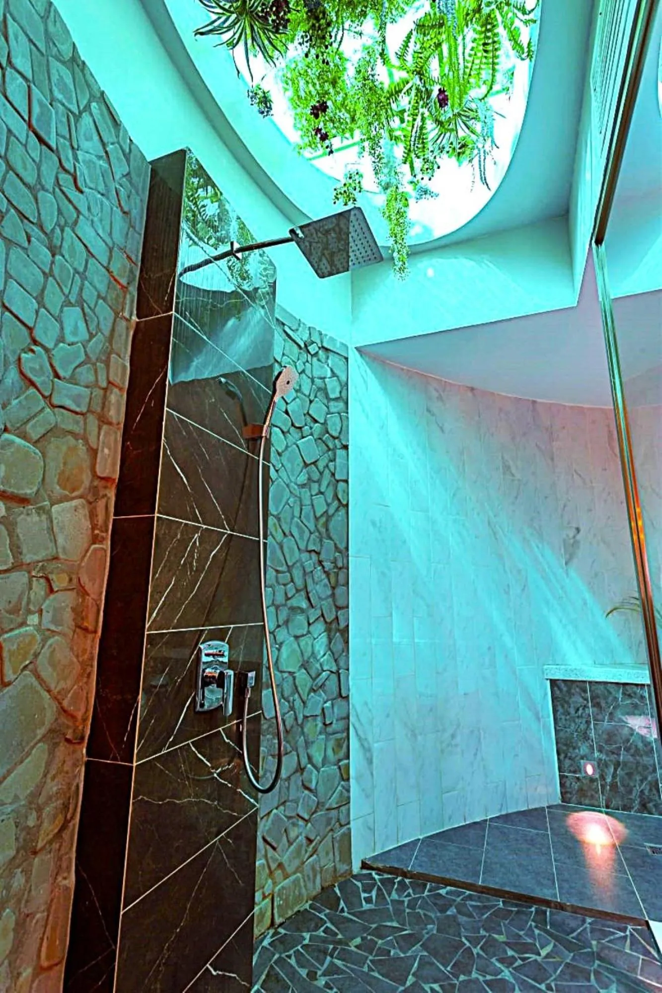 Shower in Castle Bayview Resort & Spa