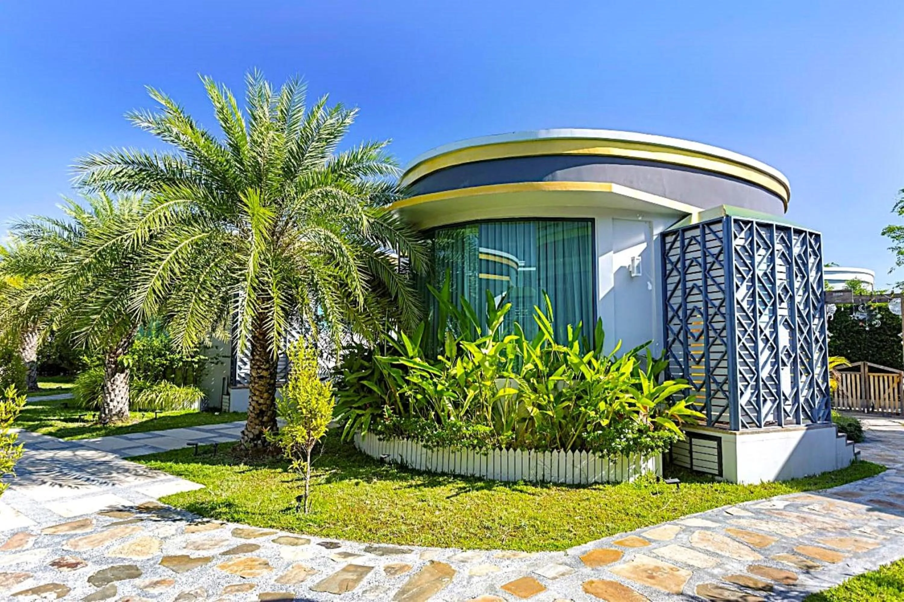 Garden in Castle Bayview Resort & Spa