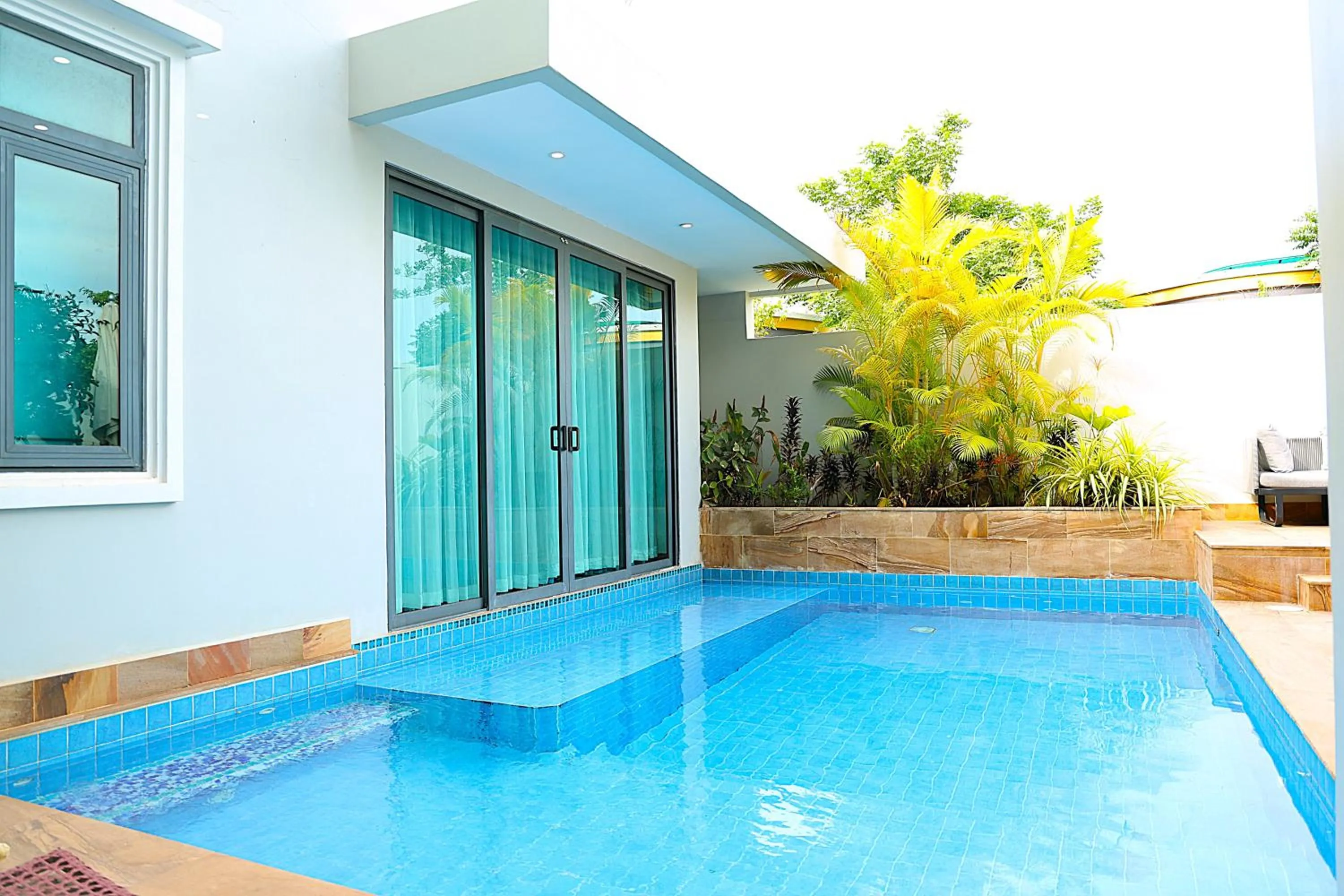 Pool view in Castle Bayview Resort & Spa