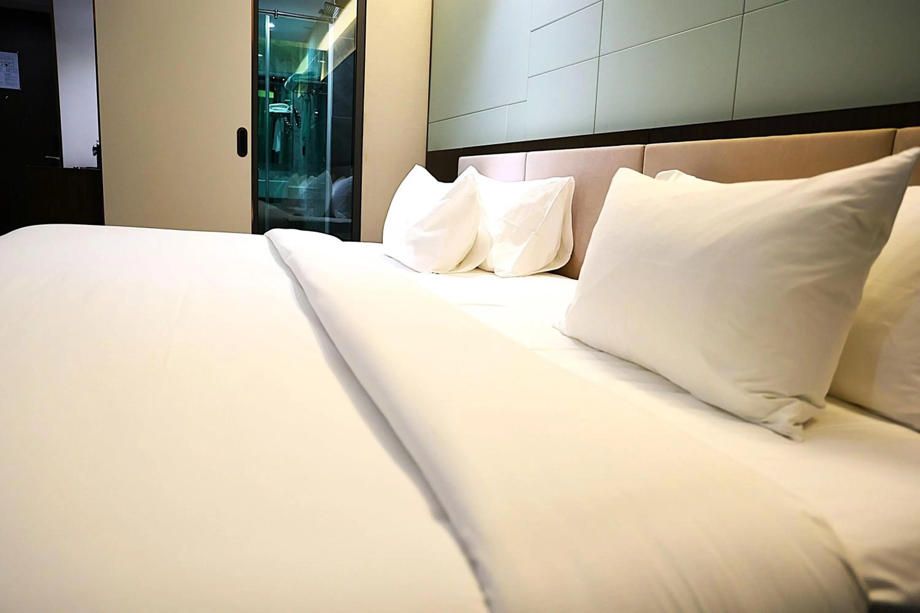 Bedroom, Bed in Castle Bayview Resort & Spa