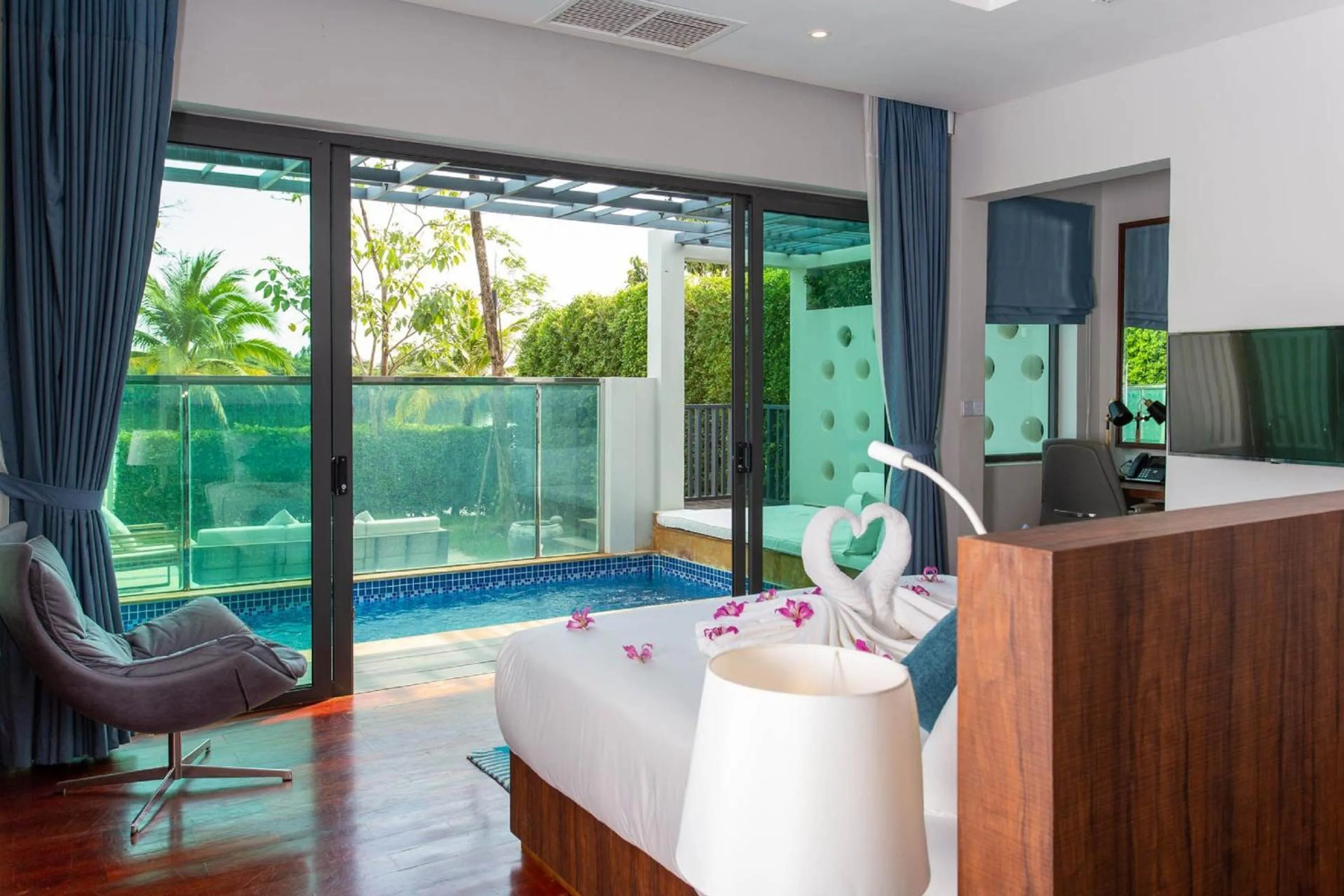 Pool view in Castle Bayview Resort & Spa