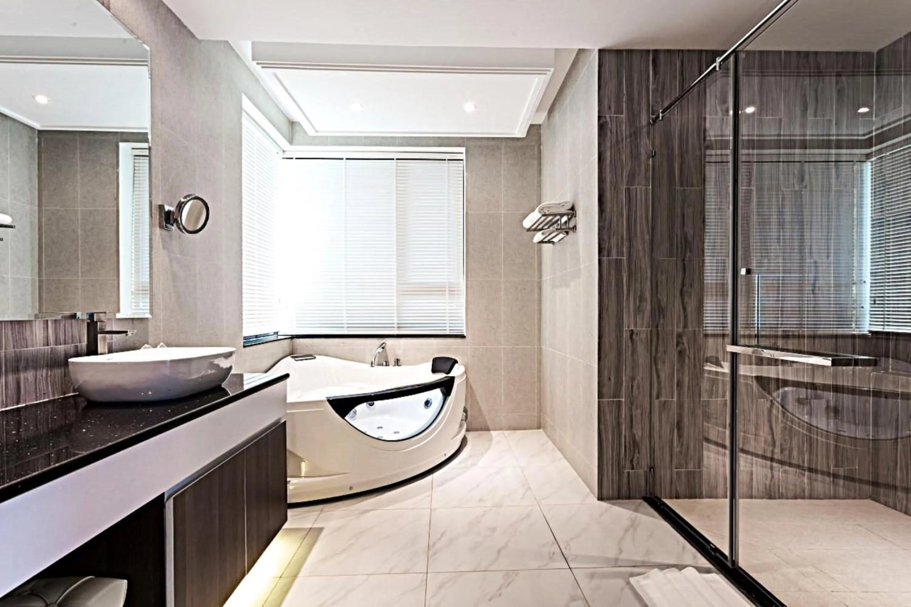 Bath in Castle Bayview Resort & Spa