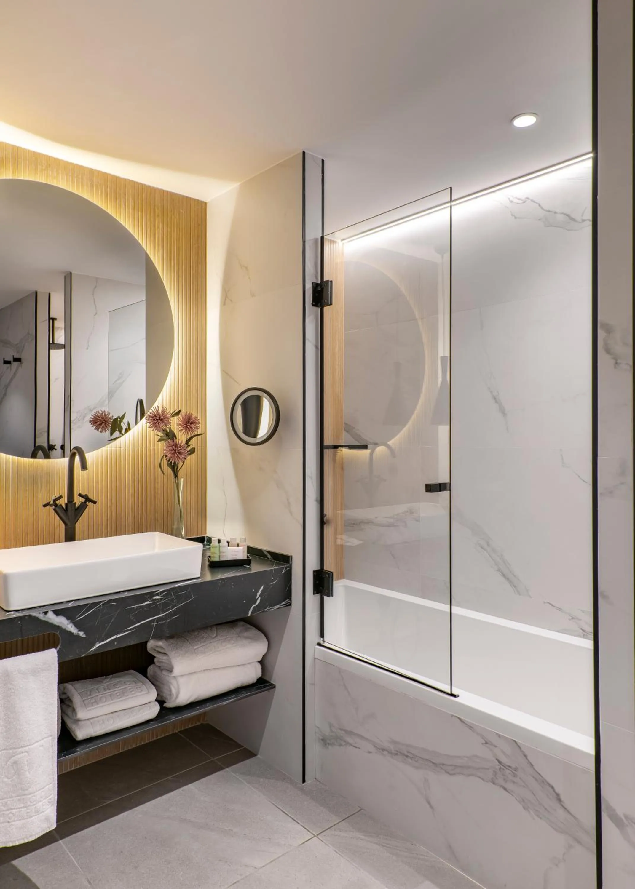 Bathroom, Bed in Vincci Lys