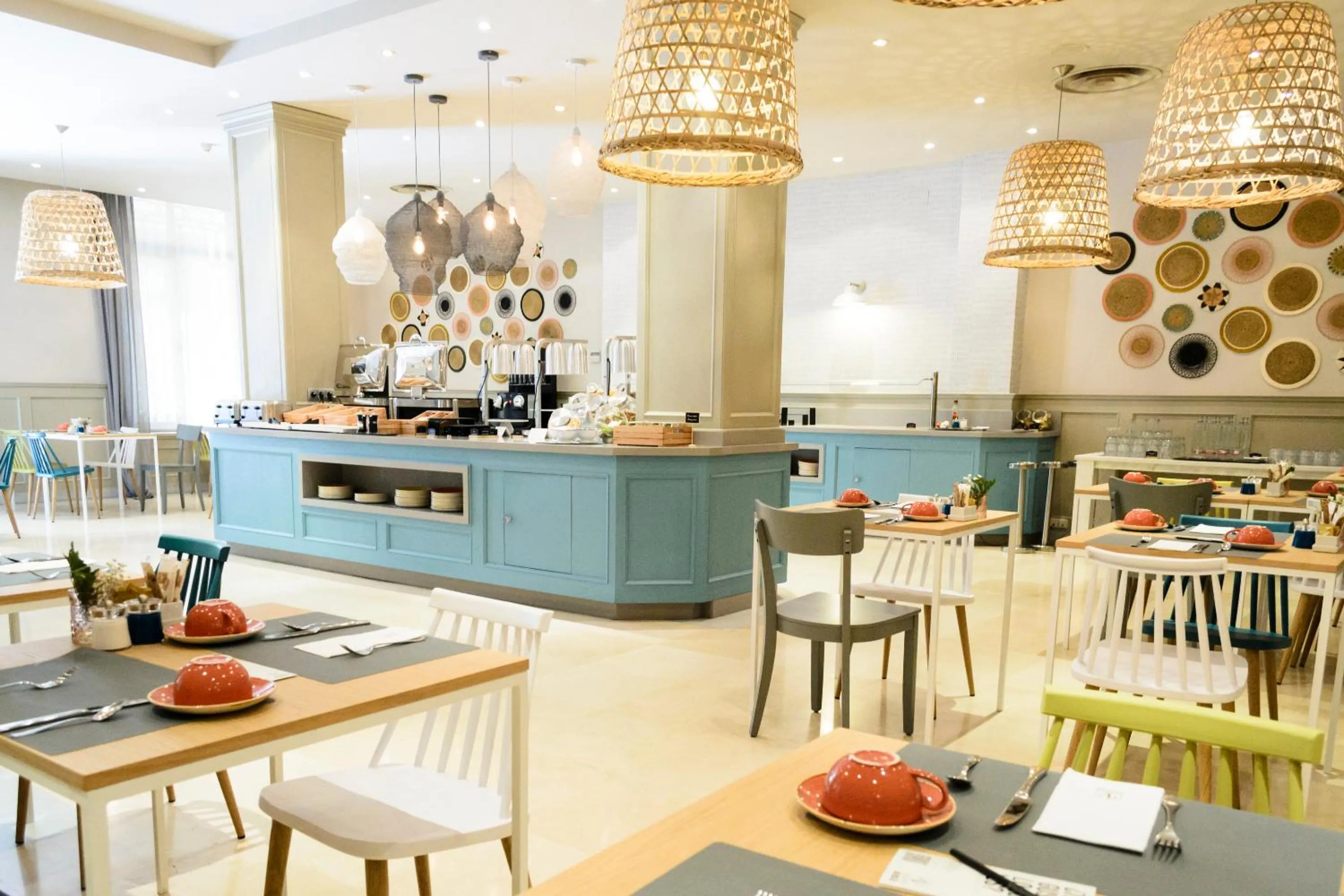 Restaurant/places to eat in Vincci Lys