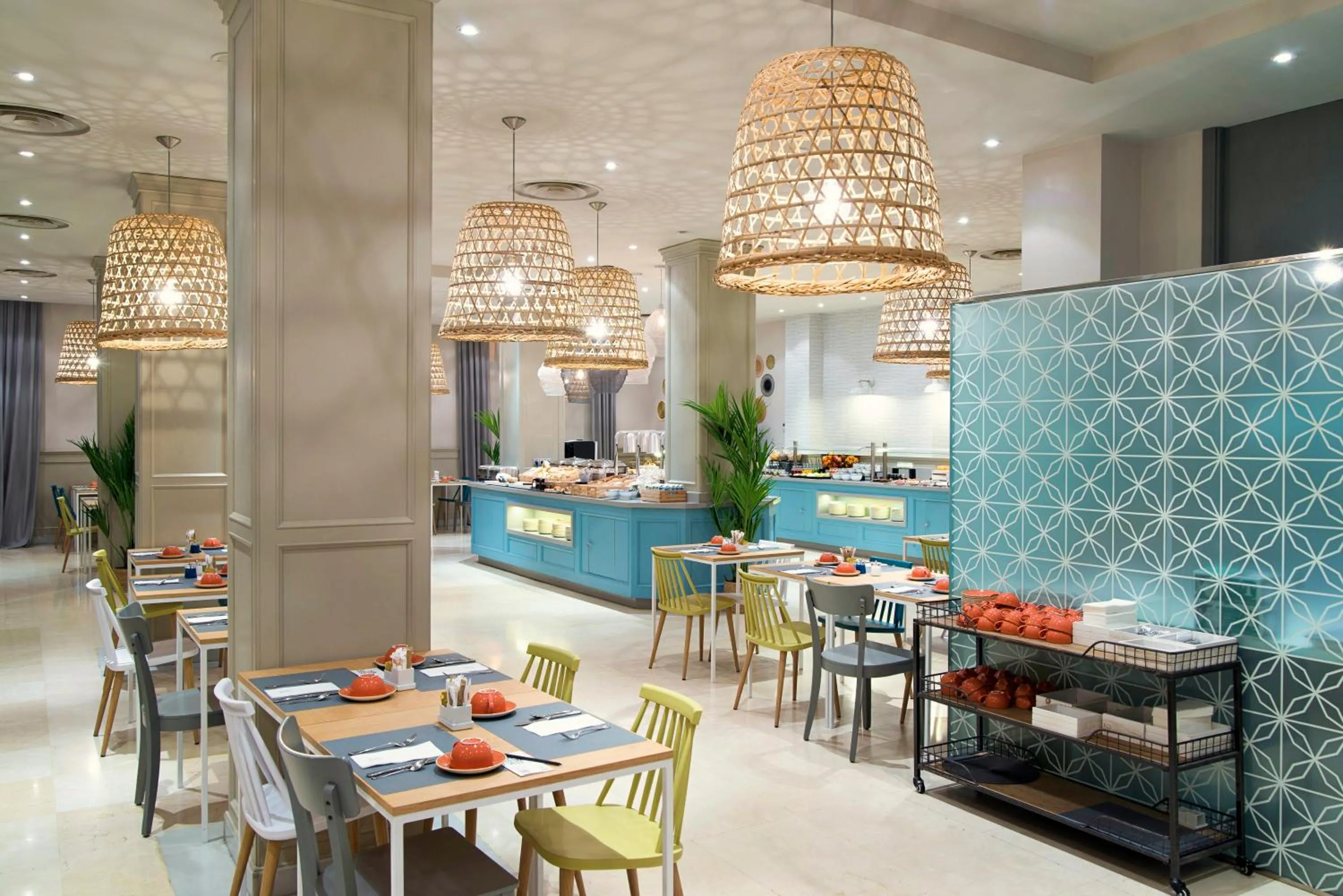 Restaurant/places to eat in Vincci Lys