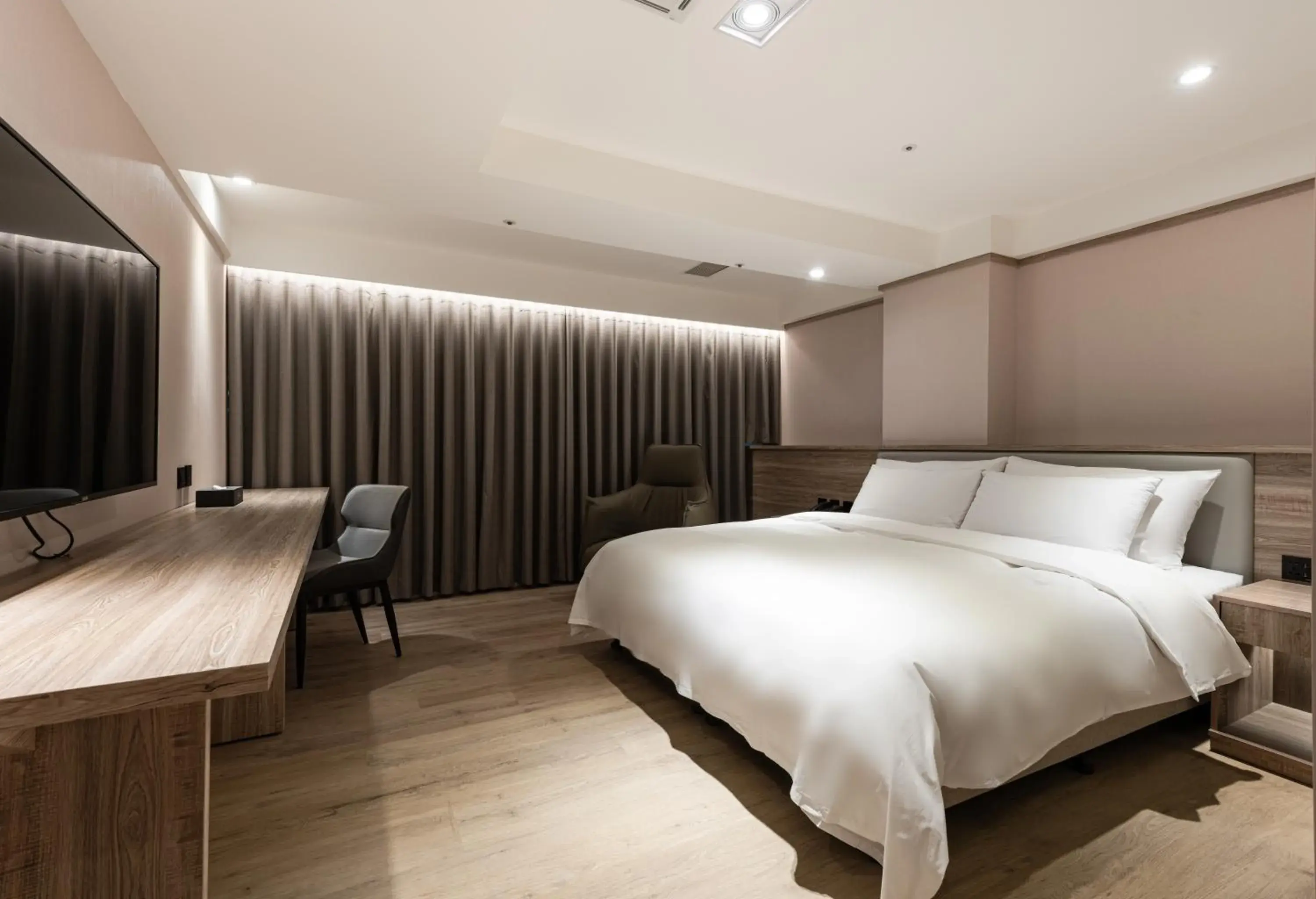 Deluxe Queen Room in Spring Rhapsody Hotel Deluxe Queen Room in Spring Rhapsody Hotel