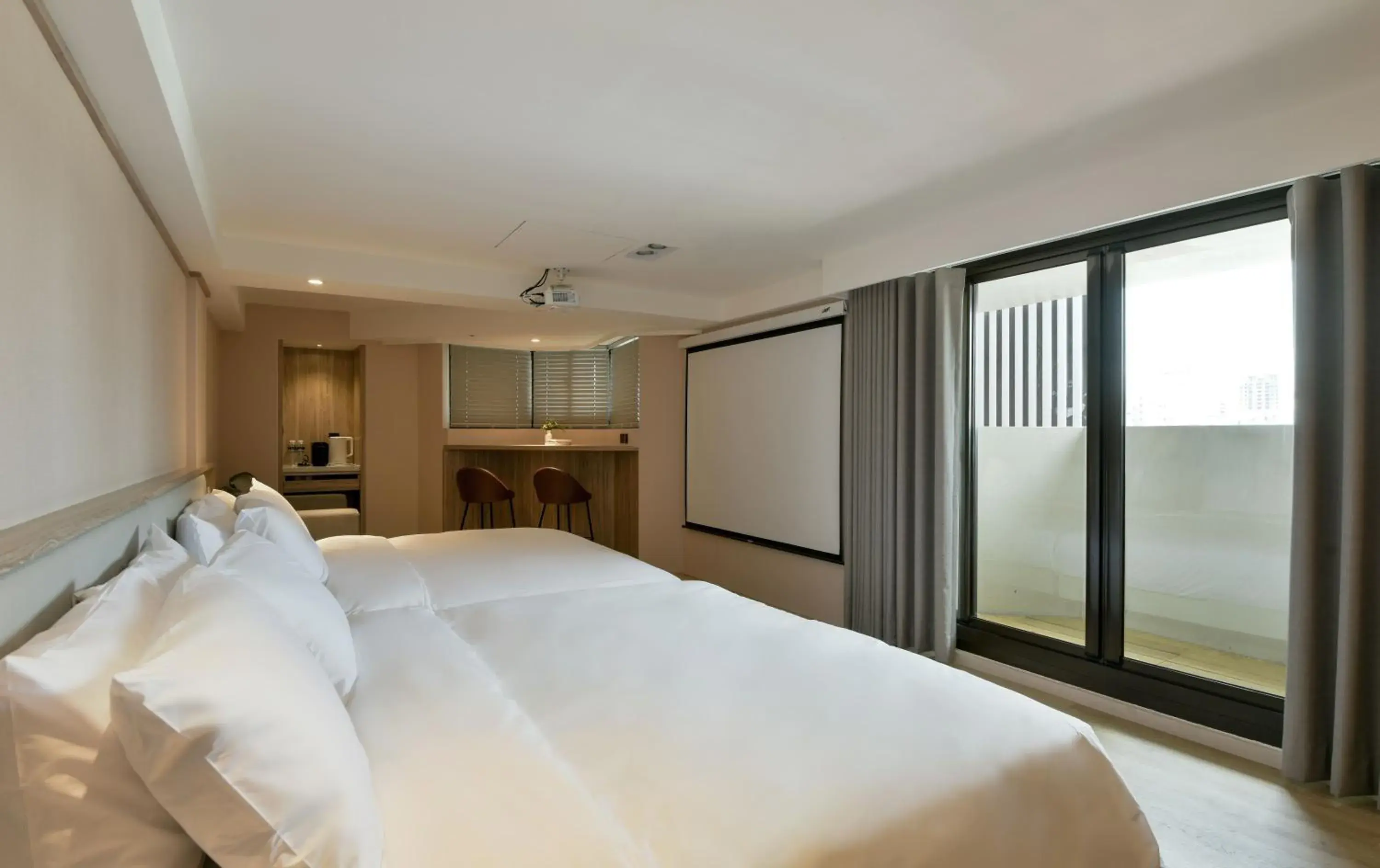 Deluxe Family Room in Spring Rhapsody Hotel Deluxe Family Room in Spring Rhapsody Hotel