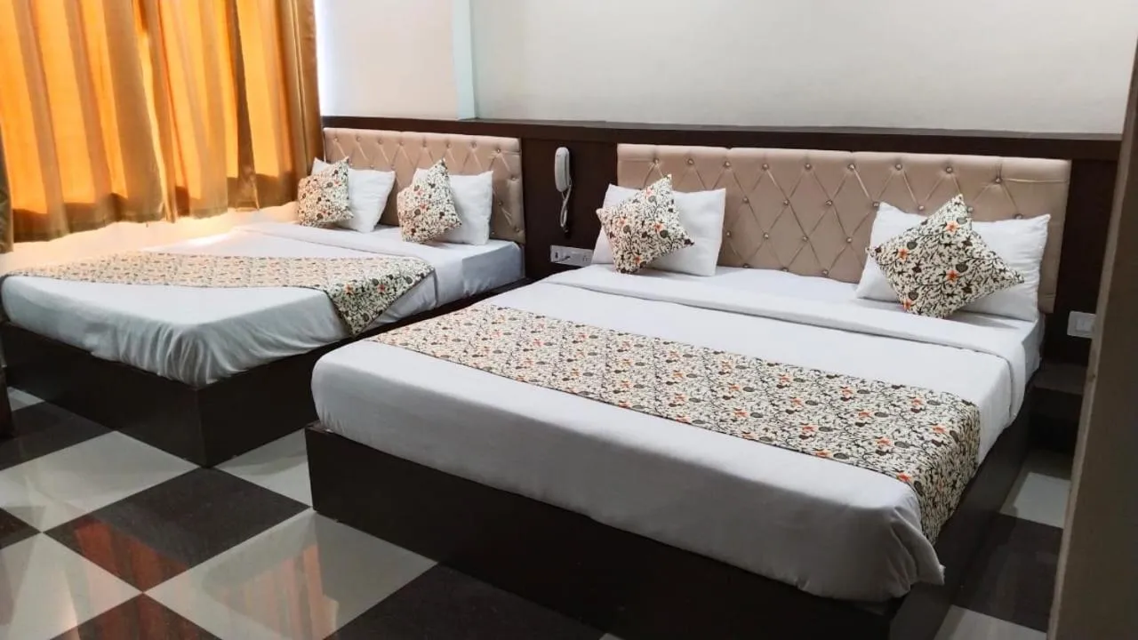 Bed in Hotel Bagga Kuteer