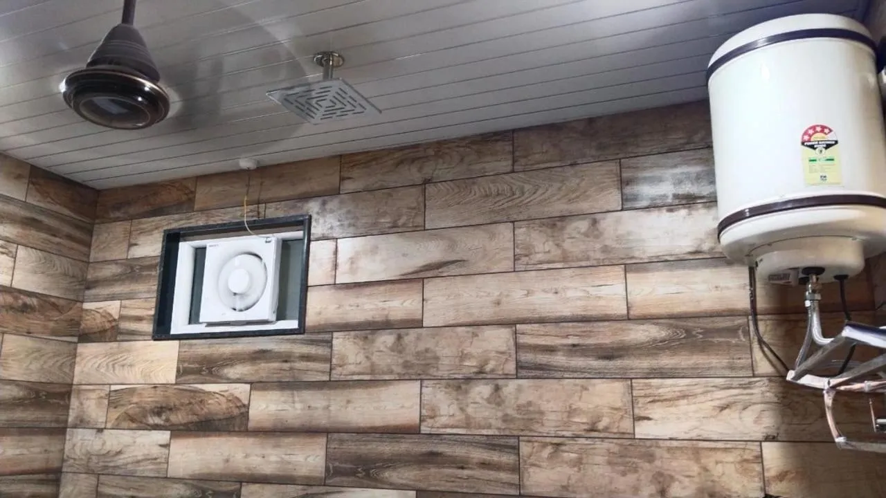 Shower in Hotel Bagga Kuteer