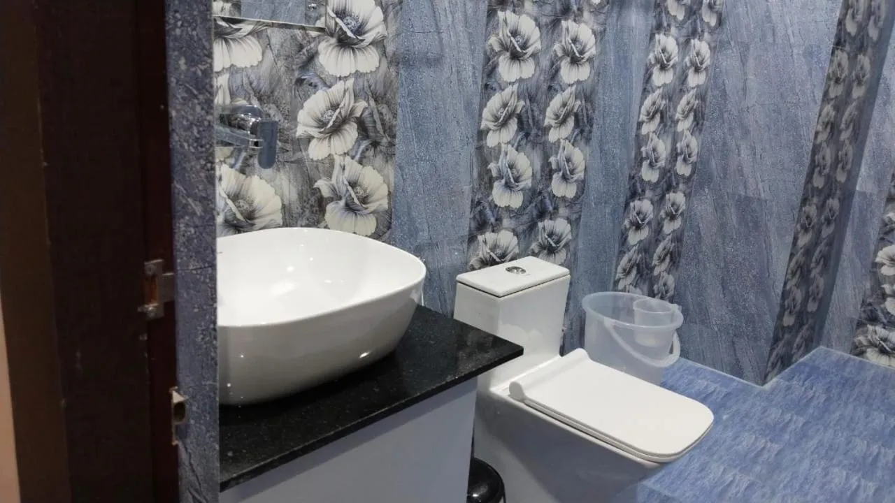 Toilet in Hotel Bagga Kuteer