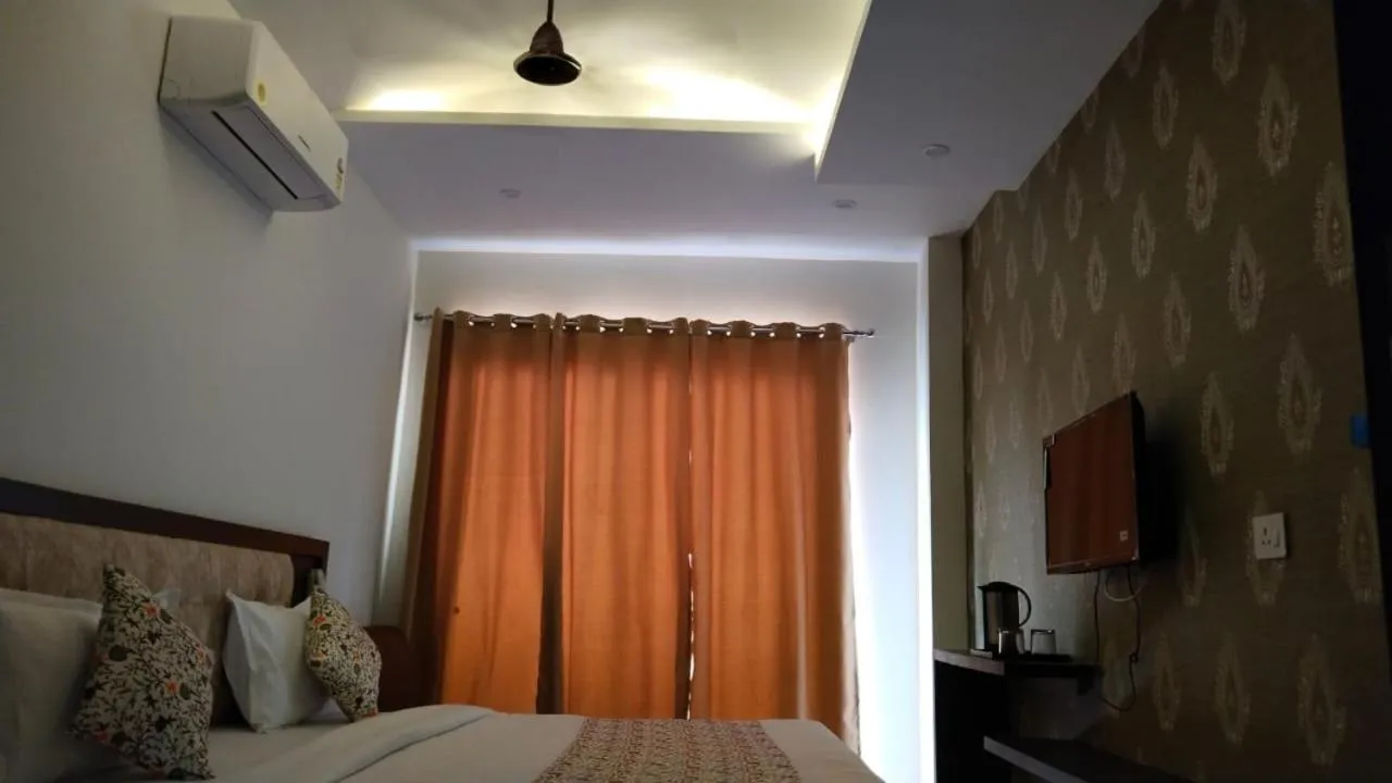 Bed in Hotel Bagga Kuteer