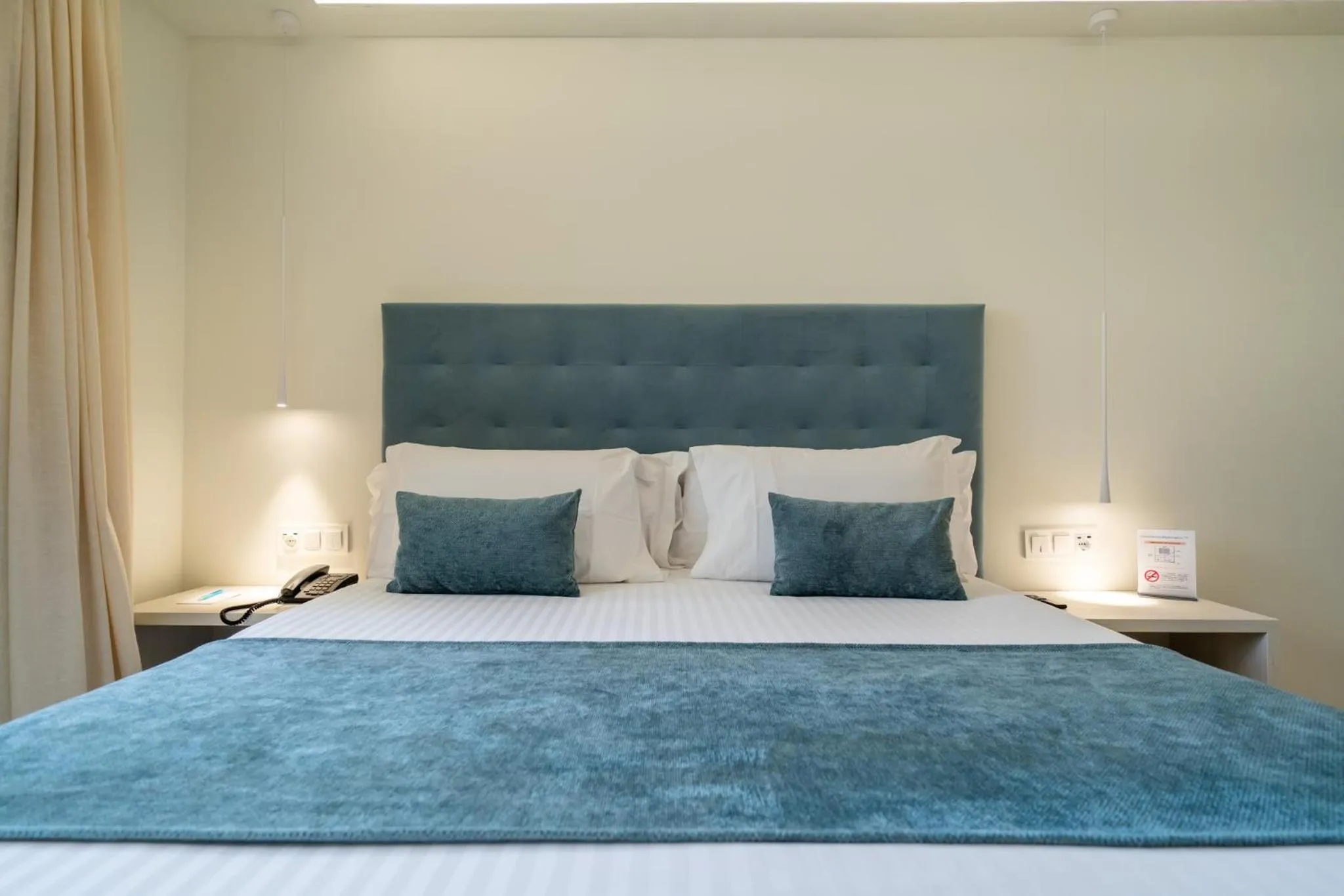 Bed in Hotel Concordia Barcelona