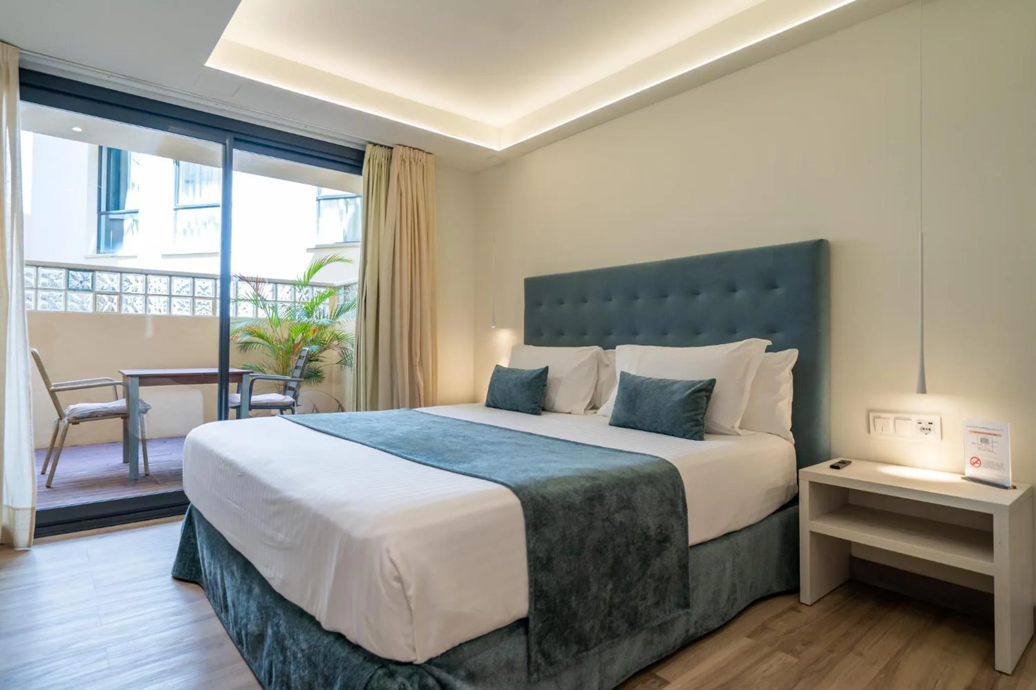 Bed in Hotel Concordia Barcelona