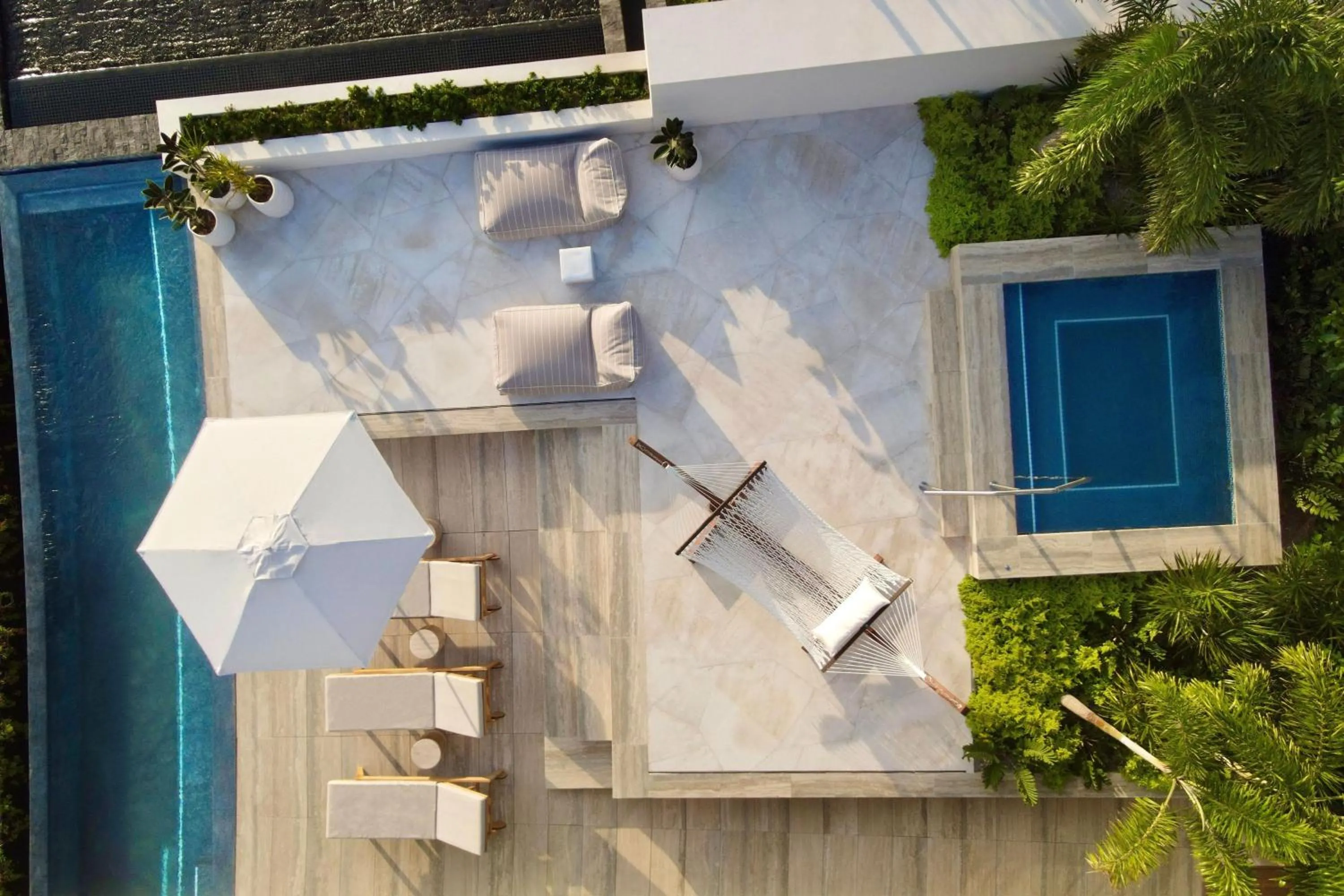 Swimming pool in The St. Regis Kanai Resort, Riviera Maya