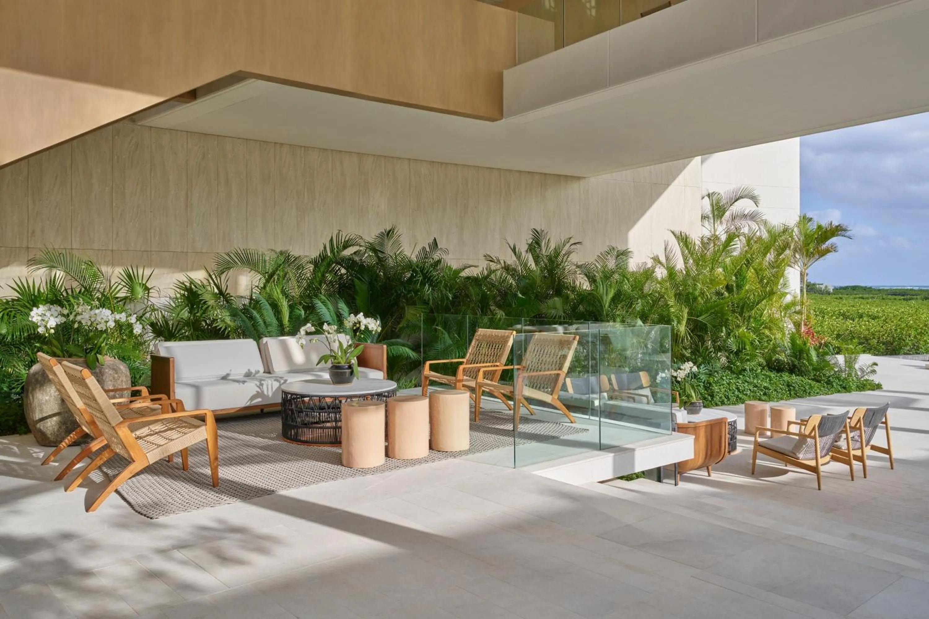 Lounge or bar in The St. Regis Kanai Resort, Riviera Maya