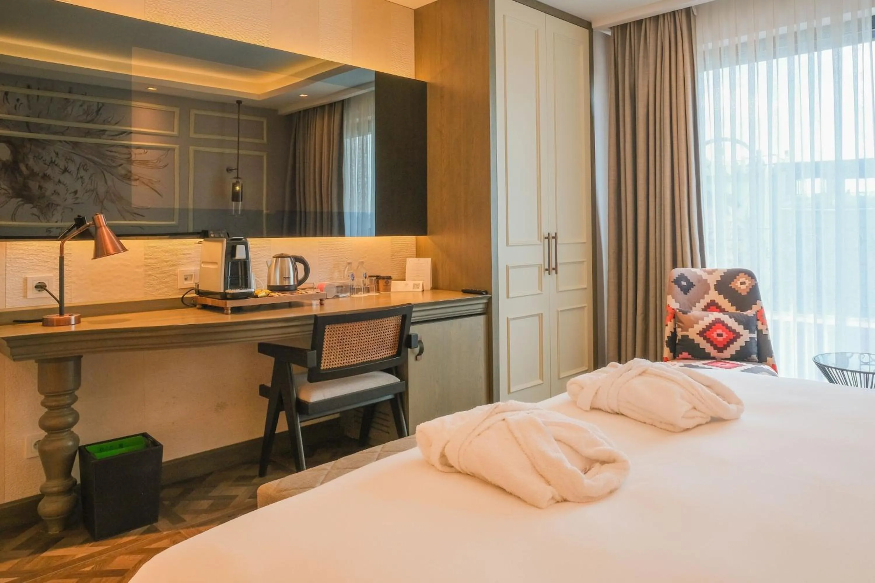 Photo of the whole room, Bed in Burdock Hotel Istanbul, Autograph Collection