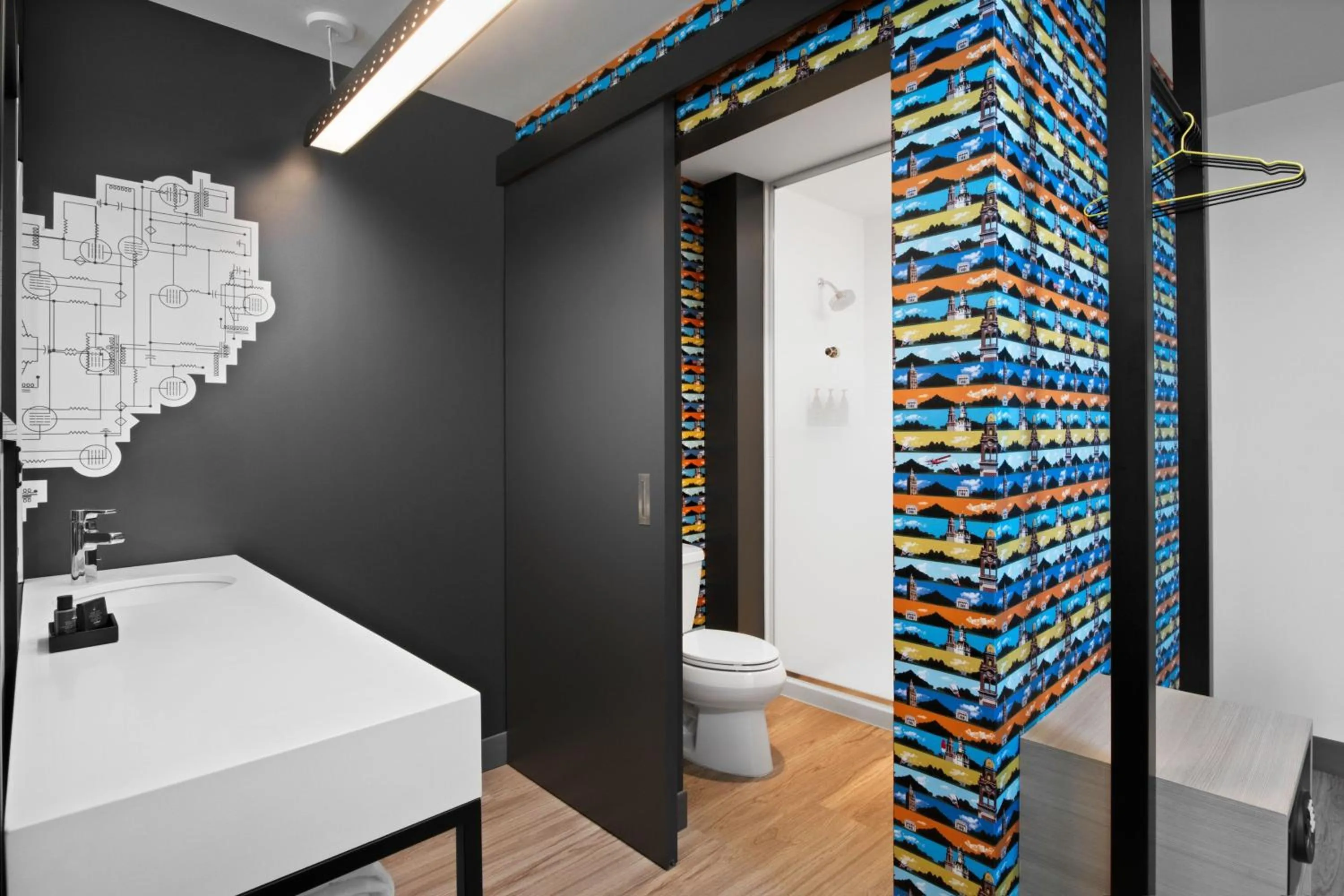 Photo of the whole room in Aloft Kansas City Country Club Plaza