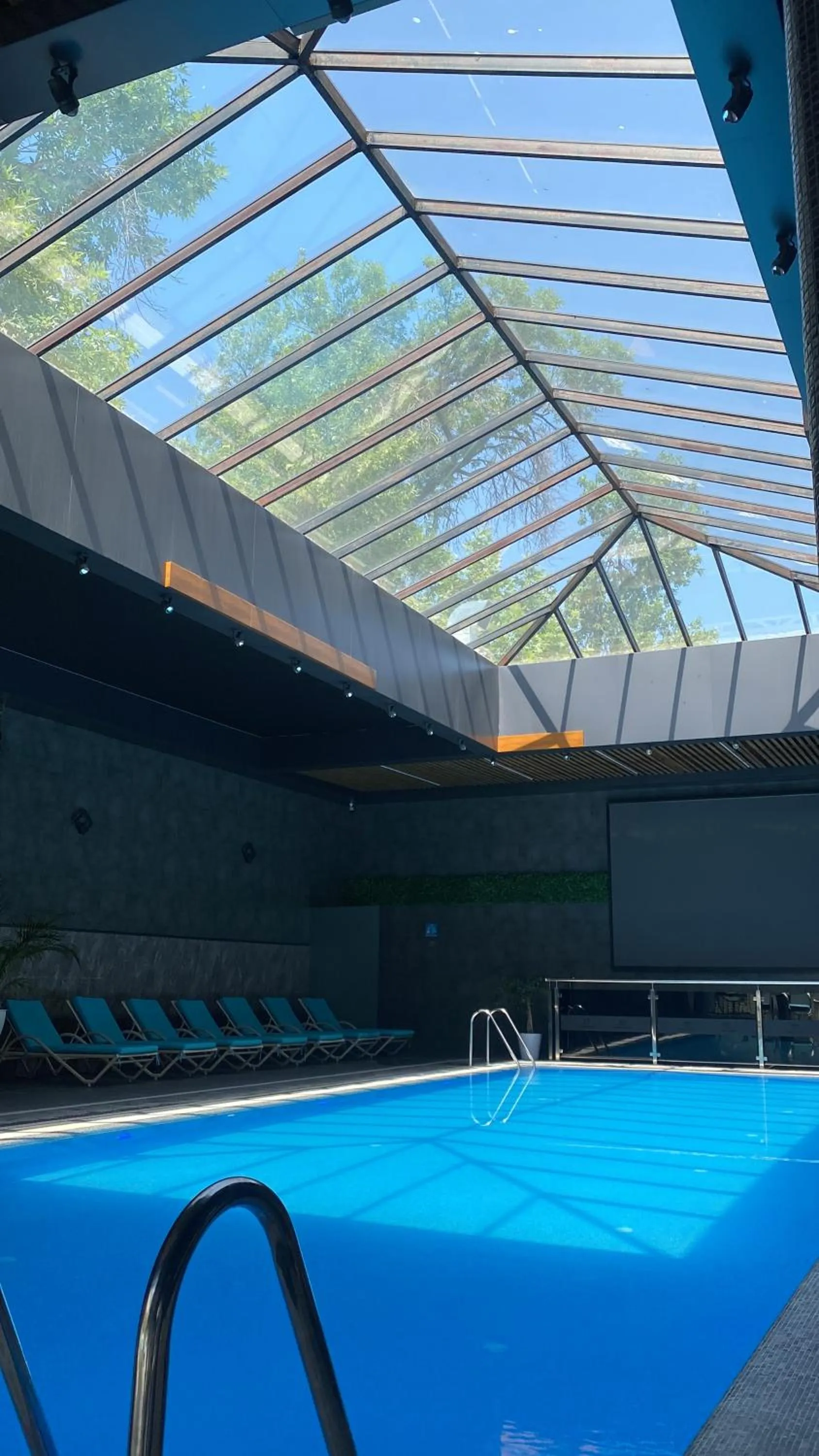 Swimming pool in MaxWell Hotel & SPA