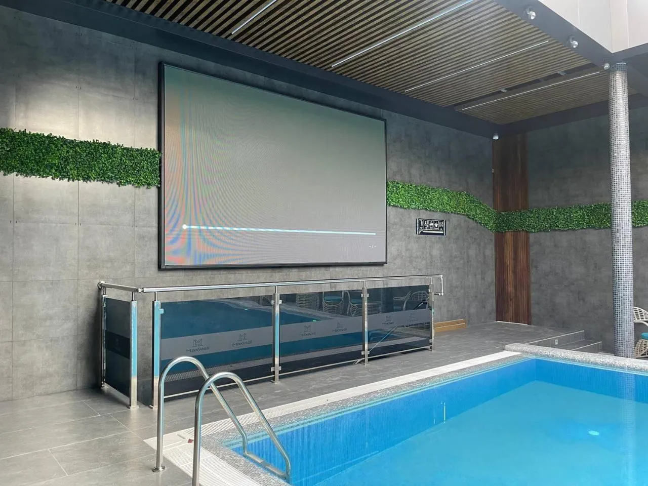 Swimming pool in MaxWell Hotel & SPA