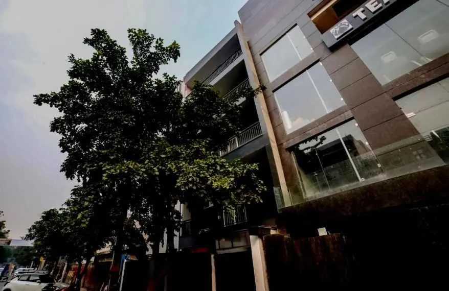 Facade/entrance in Collection O Kailash Enclave